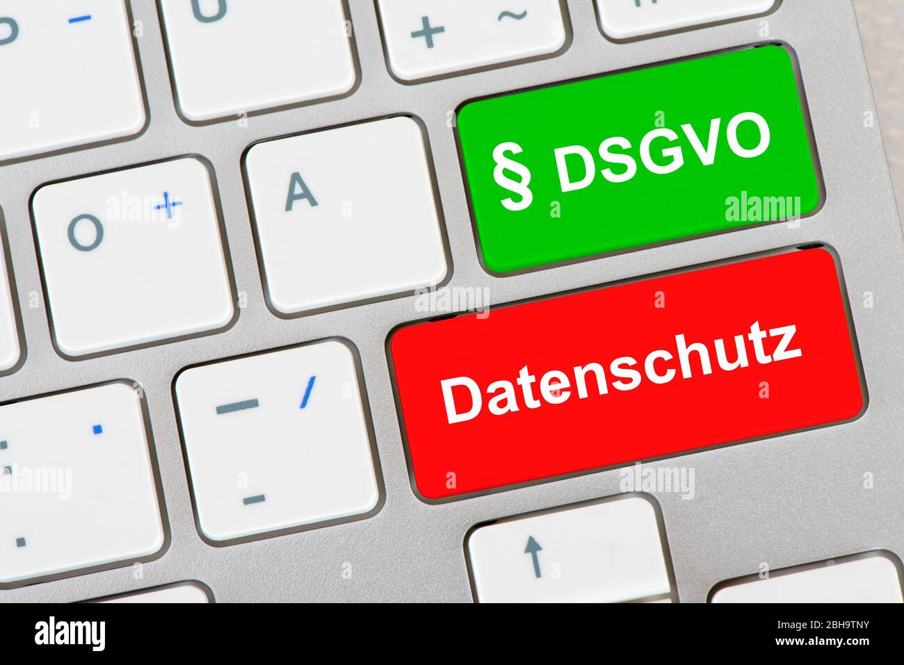 Computer Tastatur mit Aufschrift § DSGVO und Datenschutz Foto Stock