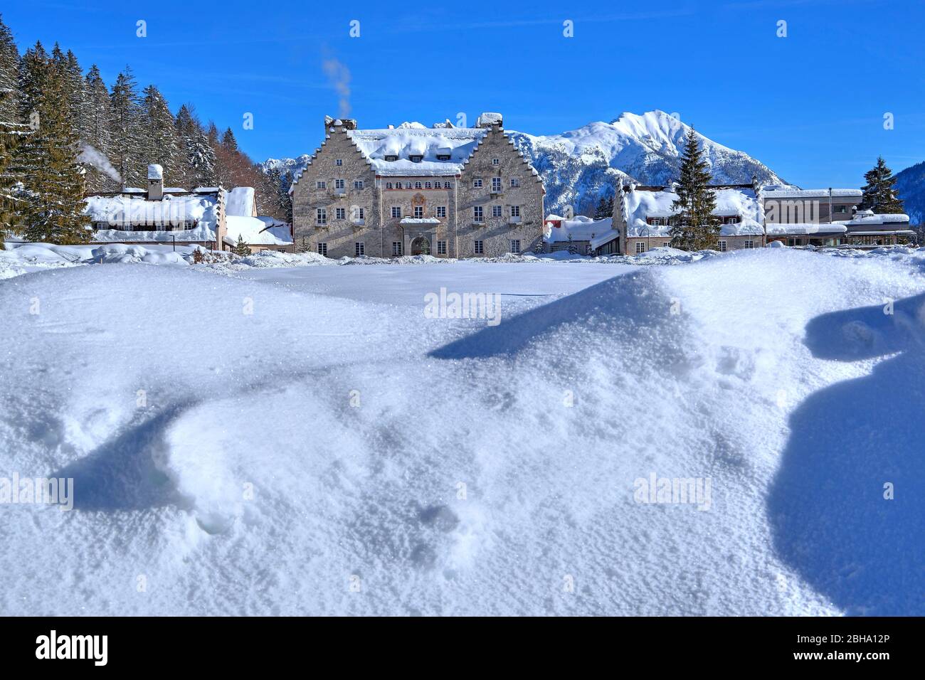 Castello di Kranzbach vicino Klais con neve, Werdenfelser Land, alta Baviera, Germania Foto Stock