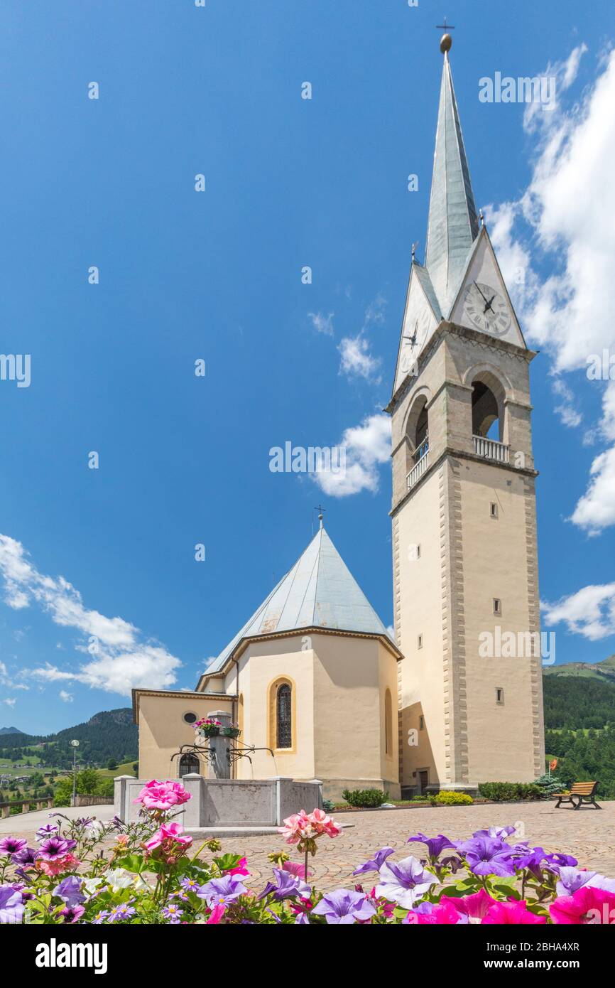 Selva di Cadore, la chiesa parrocchiale di San Lorenzo, Belluno, Veneto, Italia Foto Stock