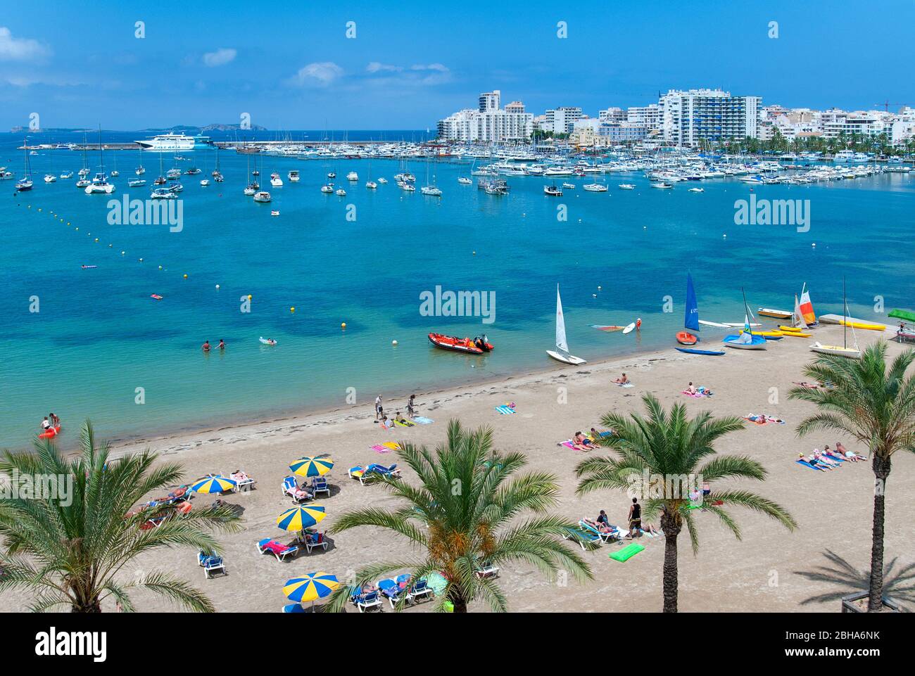 Spiaggia S'Arenal, San Antonio, Ibiza, Baleari, Spagna Foto Stock