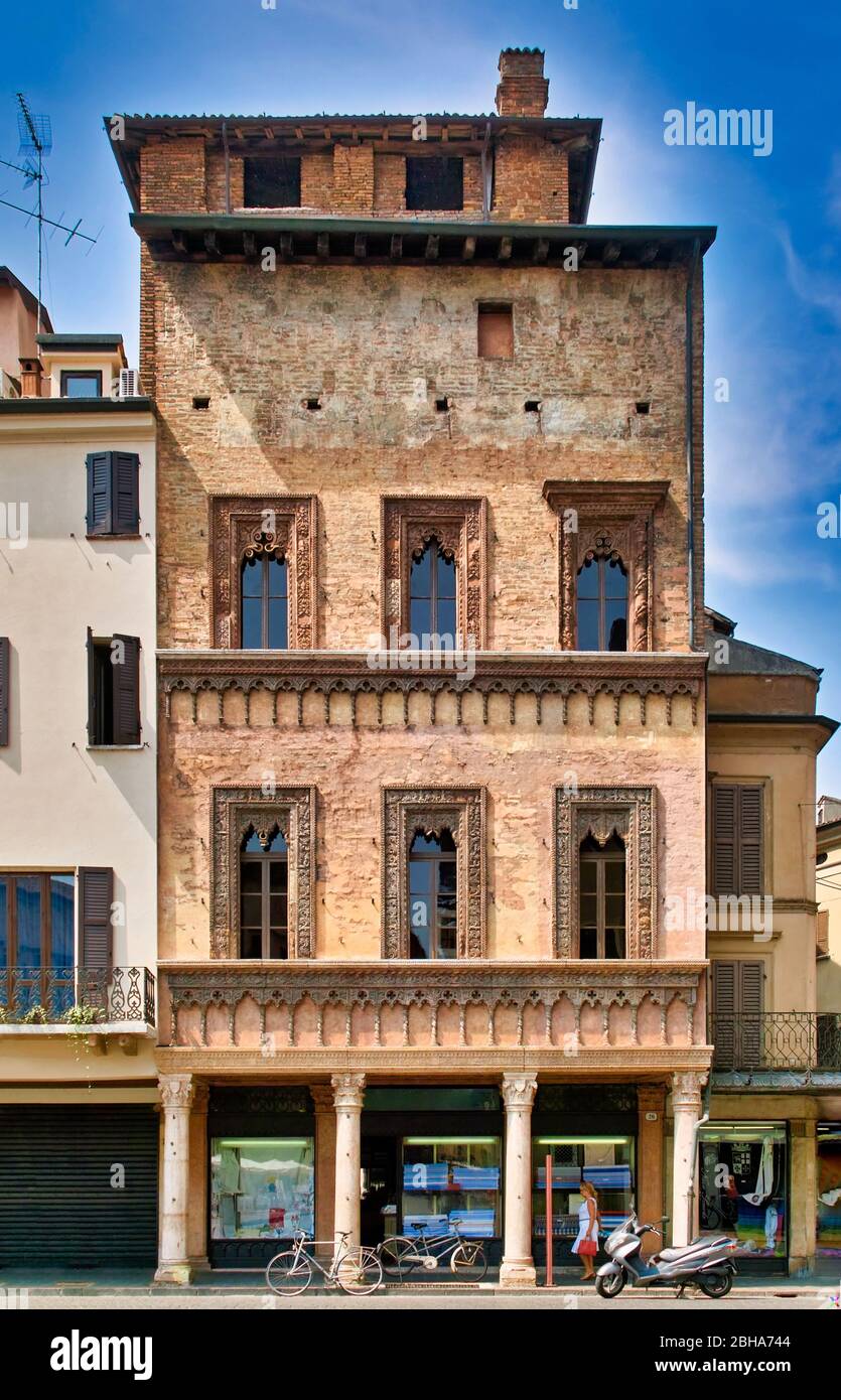 Mantova, Lombardia, Italia. La Casa del Mercante fu costruita nella seconda metà del Quattrocento in stile gotico veneziano. Foto Stock