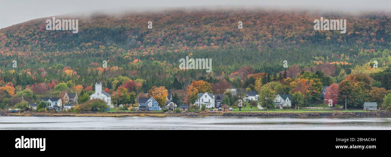 Canada, Nova Scotia, Granville traghetto, città sull'Annapolis Royal River, autunno Foto Stock