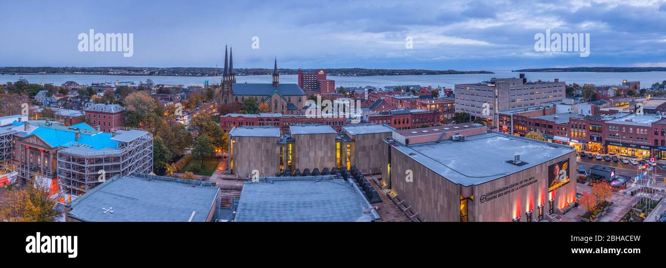 Canada, Prince Edward Island, Charlottetown, vista in elevazione del commercial business district, crepuscolo Foto Stock