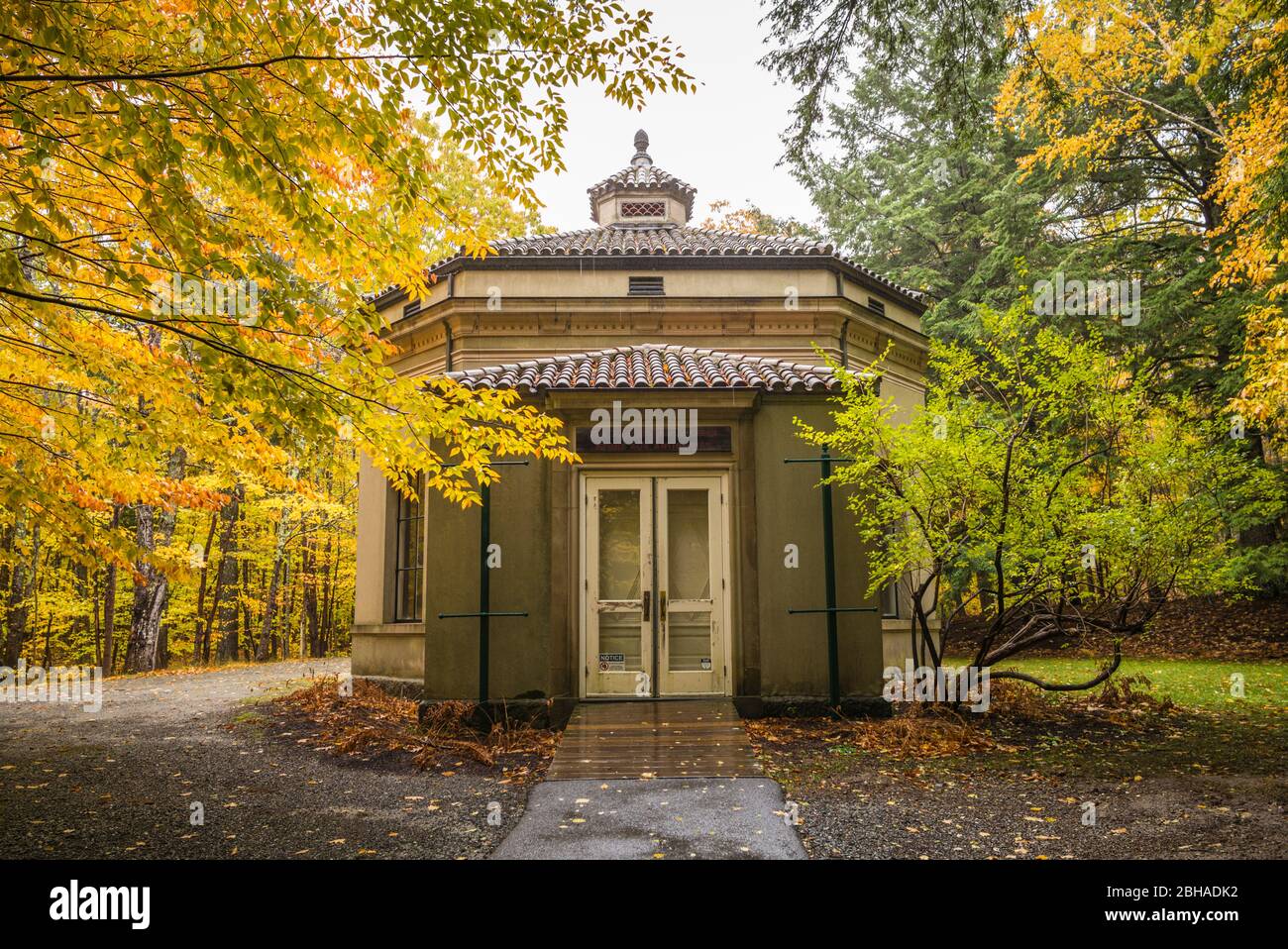 USA, Maine, Mt. Desert Island, Parco Nazionale Acadia, Sieur de Monts, Museo Abbe, esterni, autunno Foto Stock