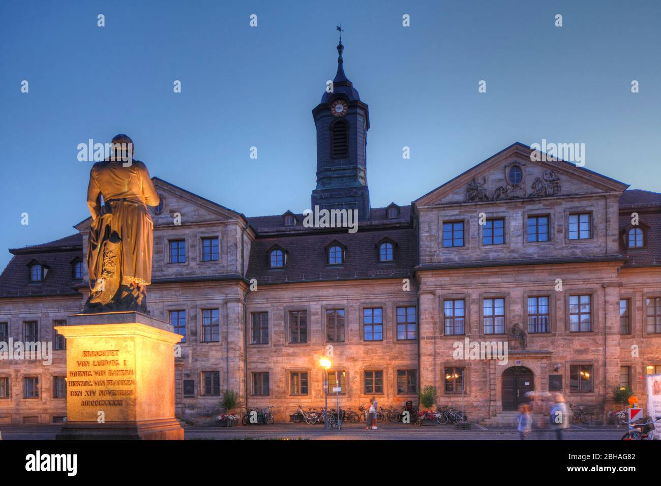 Monumento a Jean Paul, facciate storiche a Friedrichstrasse, Canal, Bayreuth, Franconia superiore, Franconia, Baviera, Germania, Europa Foto Stock