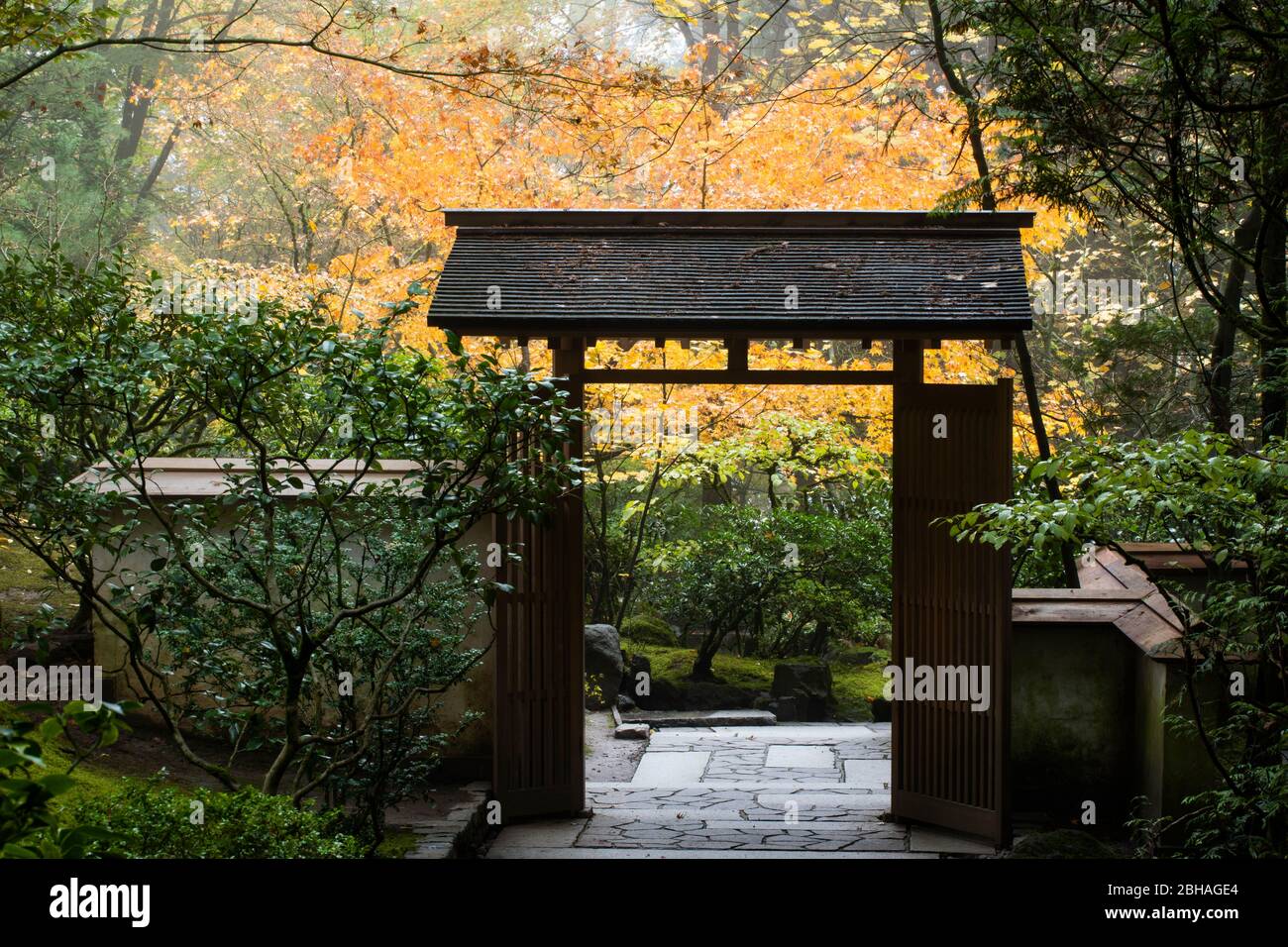Garden gate, giardino giapponese, Portland, Oregon, Stati Uniti Foto Stock
