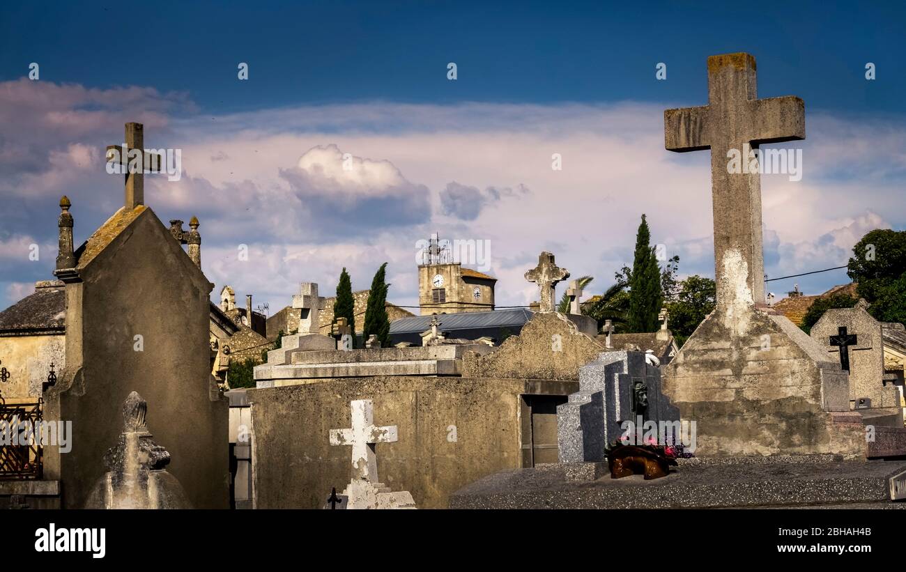 Vecchio cimitero a Coursan Foto Stock