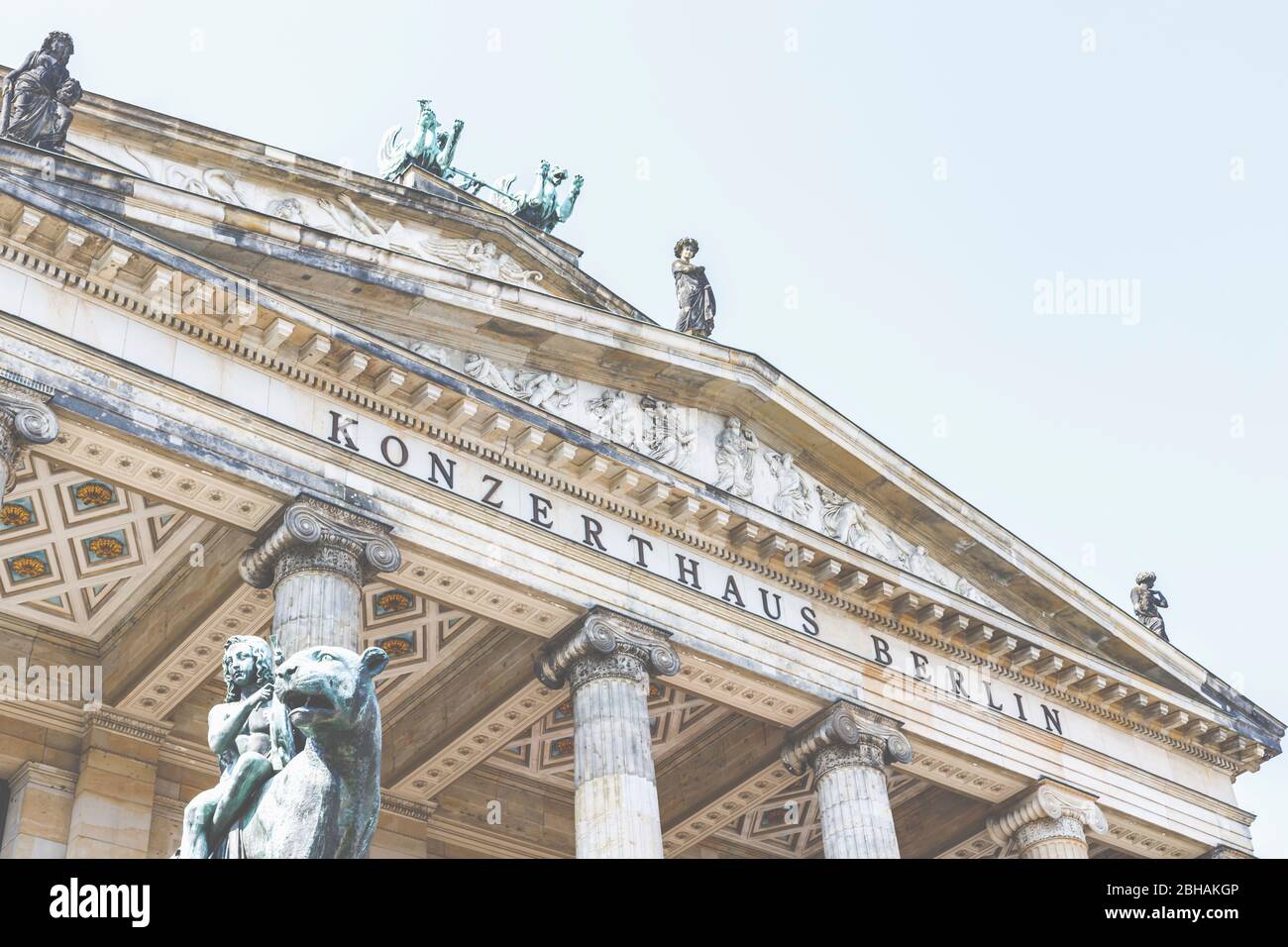 Il Konzerthaus Berlin al Gendarmenmarkt, tra i Doms francesi e tedeschi. Foto Stock