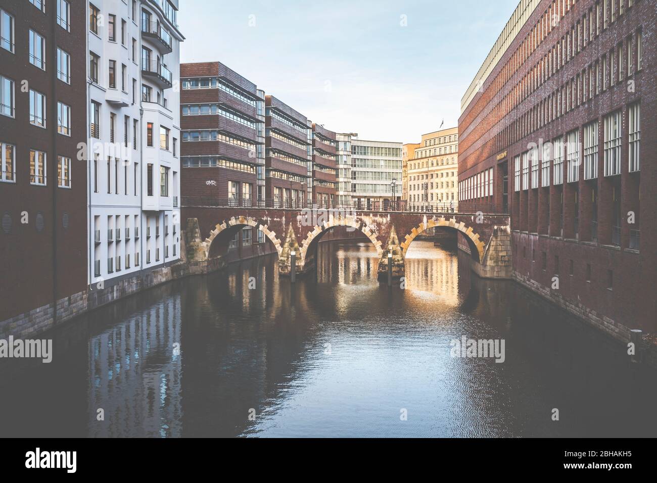 Uno dei tanti ponti di Amburgo: Il Ellerntorsbrücke. Foto Stock