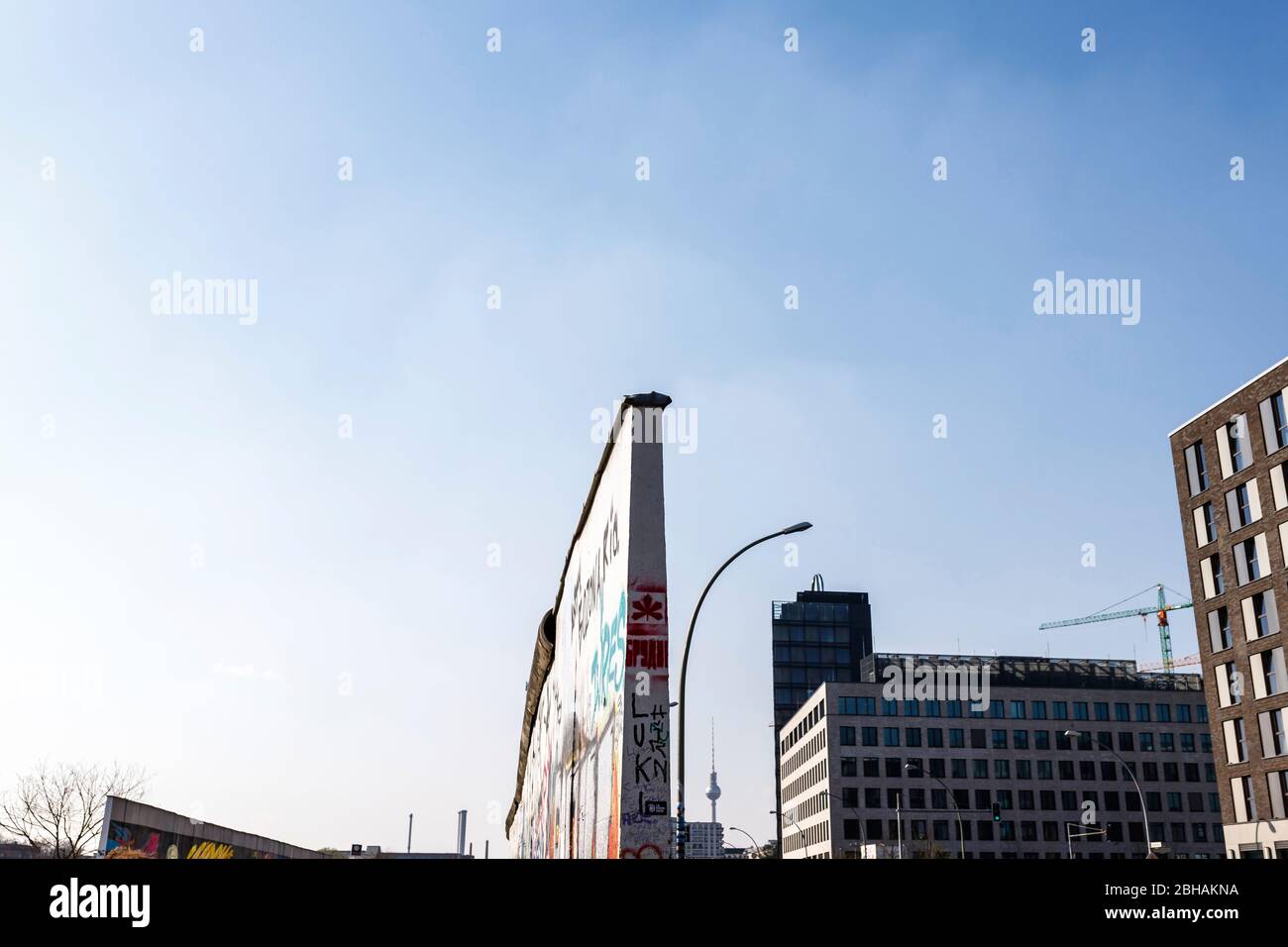 Il Muro di Berlino, punto di riferimento storico nella capitale. Foto Stock