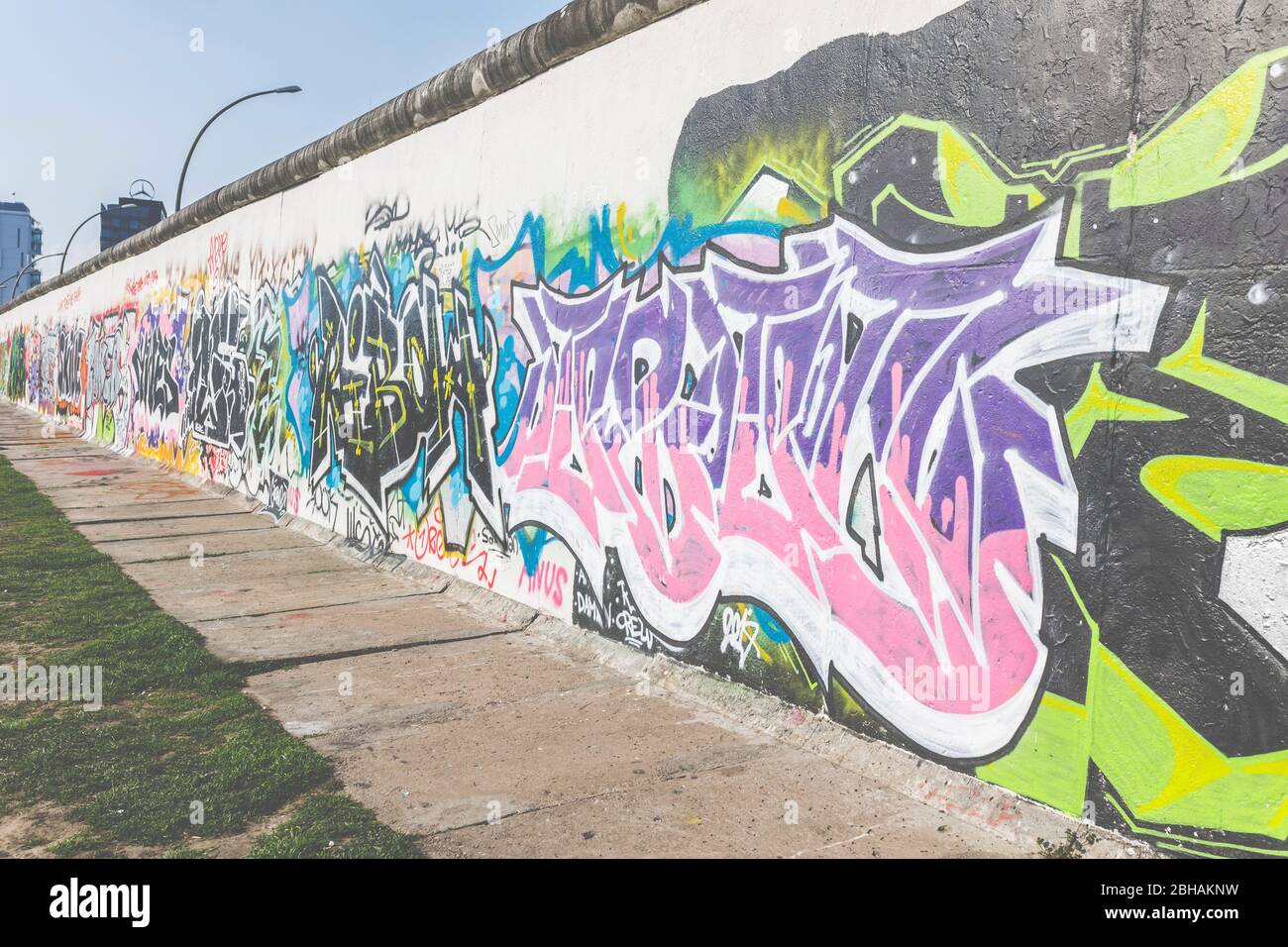 Il Muro di Berlino, punto di riferimento storico nella capitale. Foto Stock