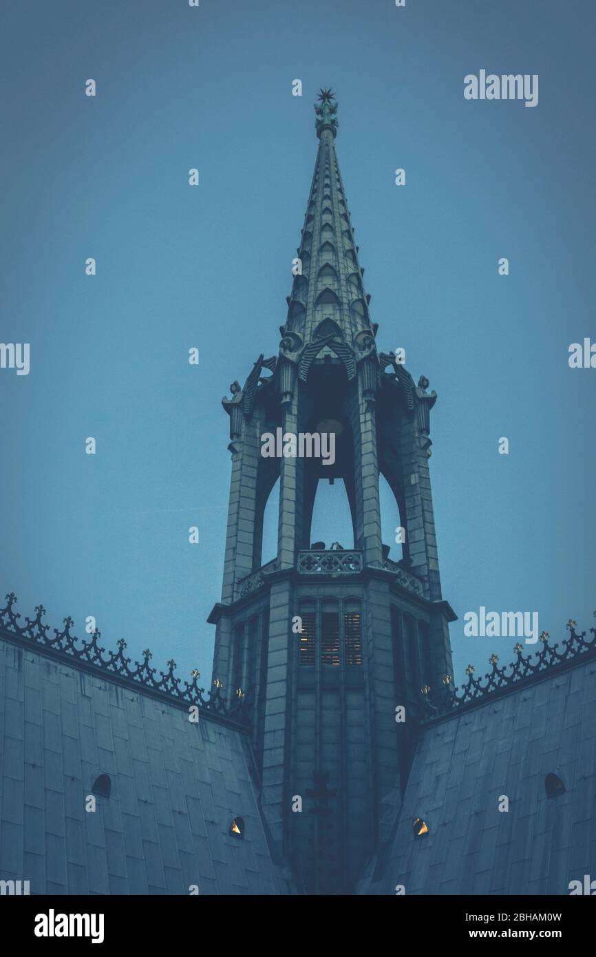 Vista dettagliata di un edificio gotico. Cattedrale di Colonia. - solo per uso editoriale. Foto Stock