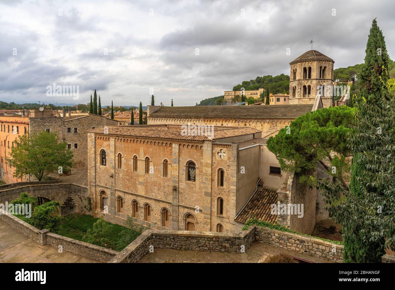 Europa, Spagna, Catalogna, Girona, vista sul monastero di Sant Pere de Galligants nel centro storico di Girona Foto Stock