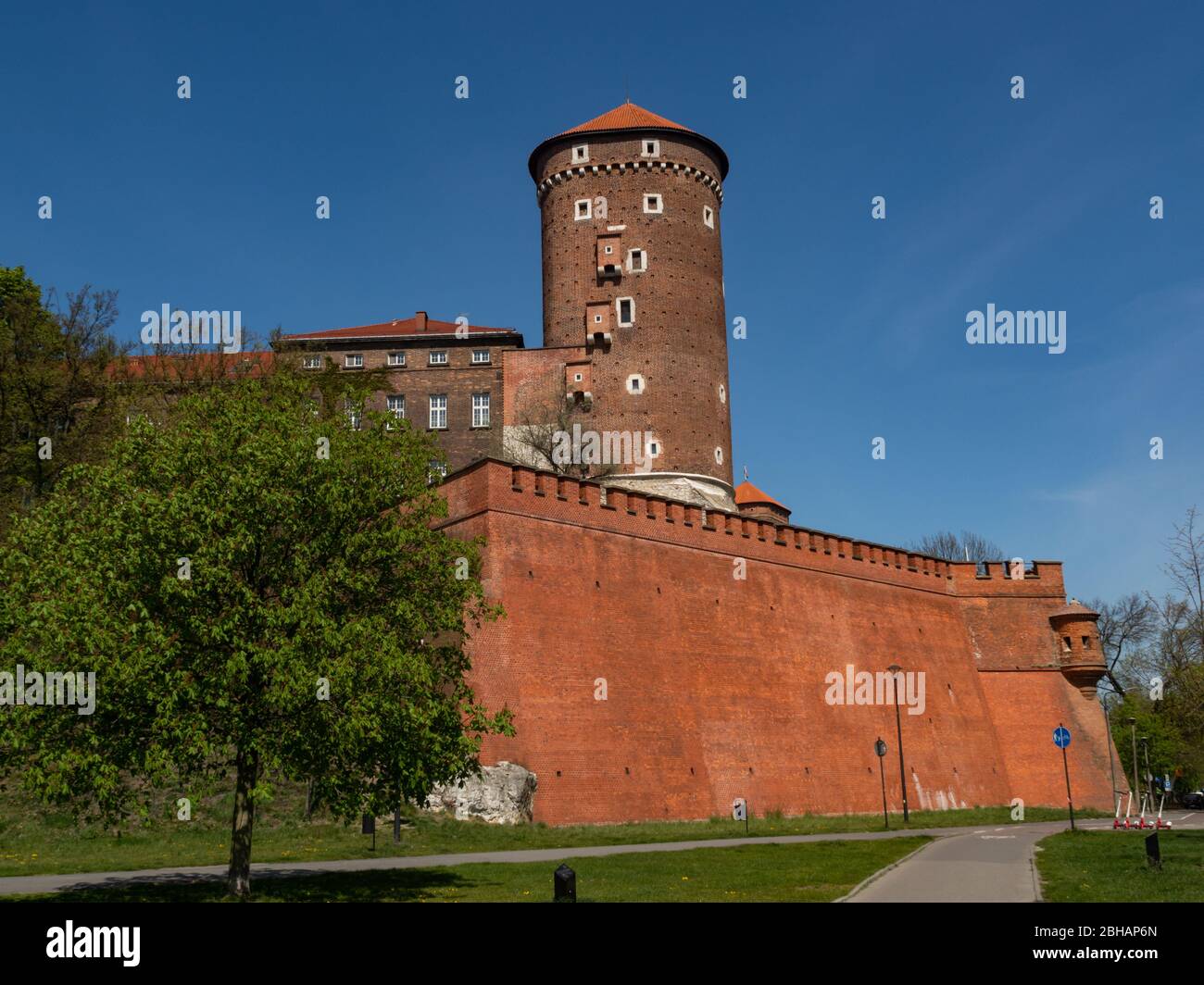 Torre Sandomierska del Castello di Wawel, ex residenza reale. Famosa attrazione turistica a Cracovia, Polonia. La torre fu costruita intorno al 1460. Foto Stock