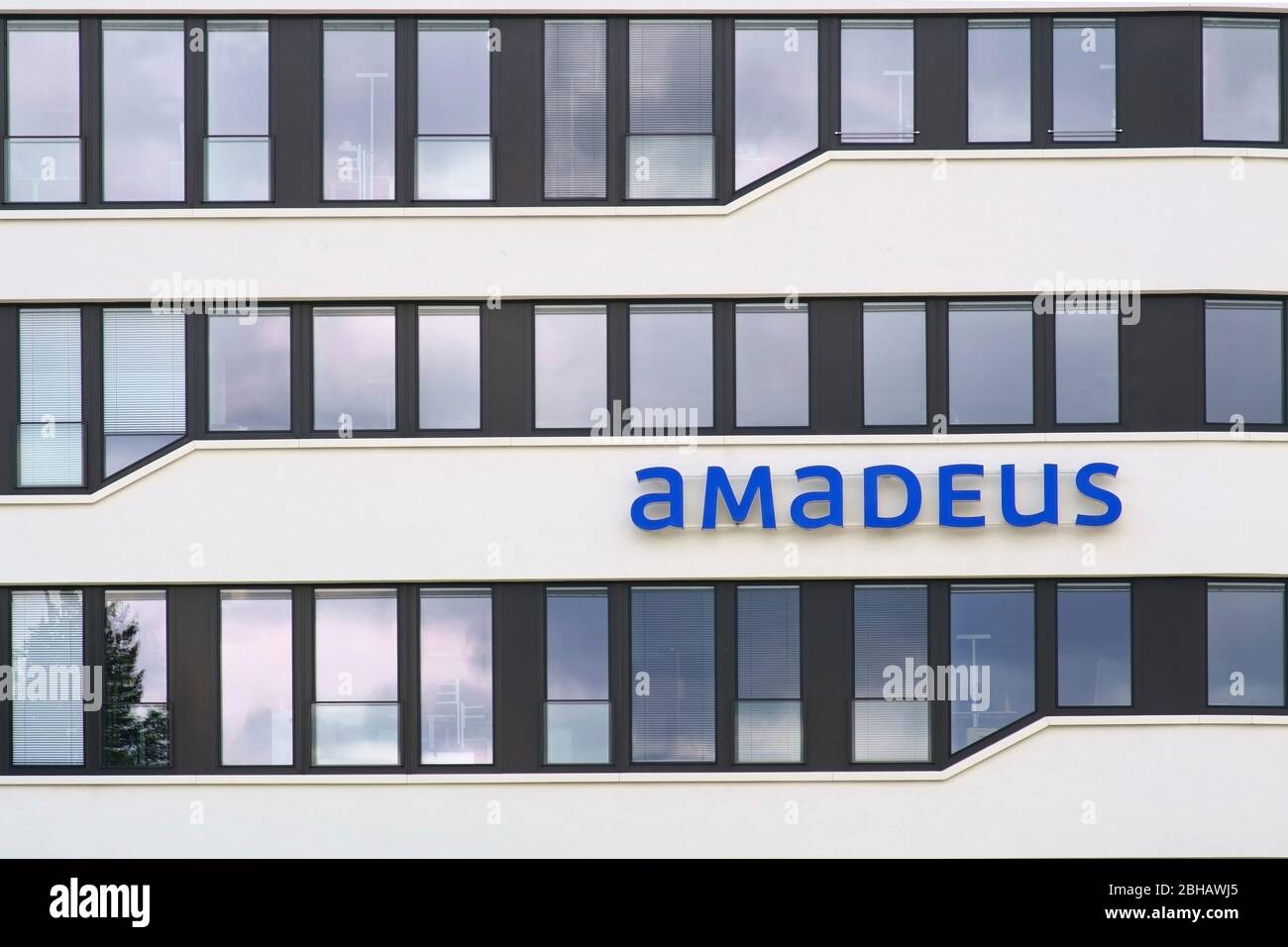 Il logo della società Amadeus Germany GmbH sulla facciata di un edificio commerciale a Bad Homburg. Foto Stock