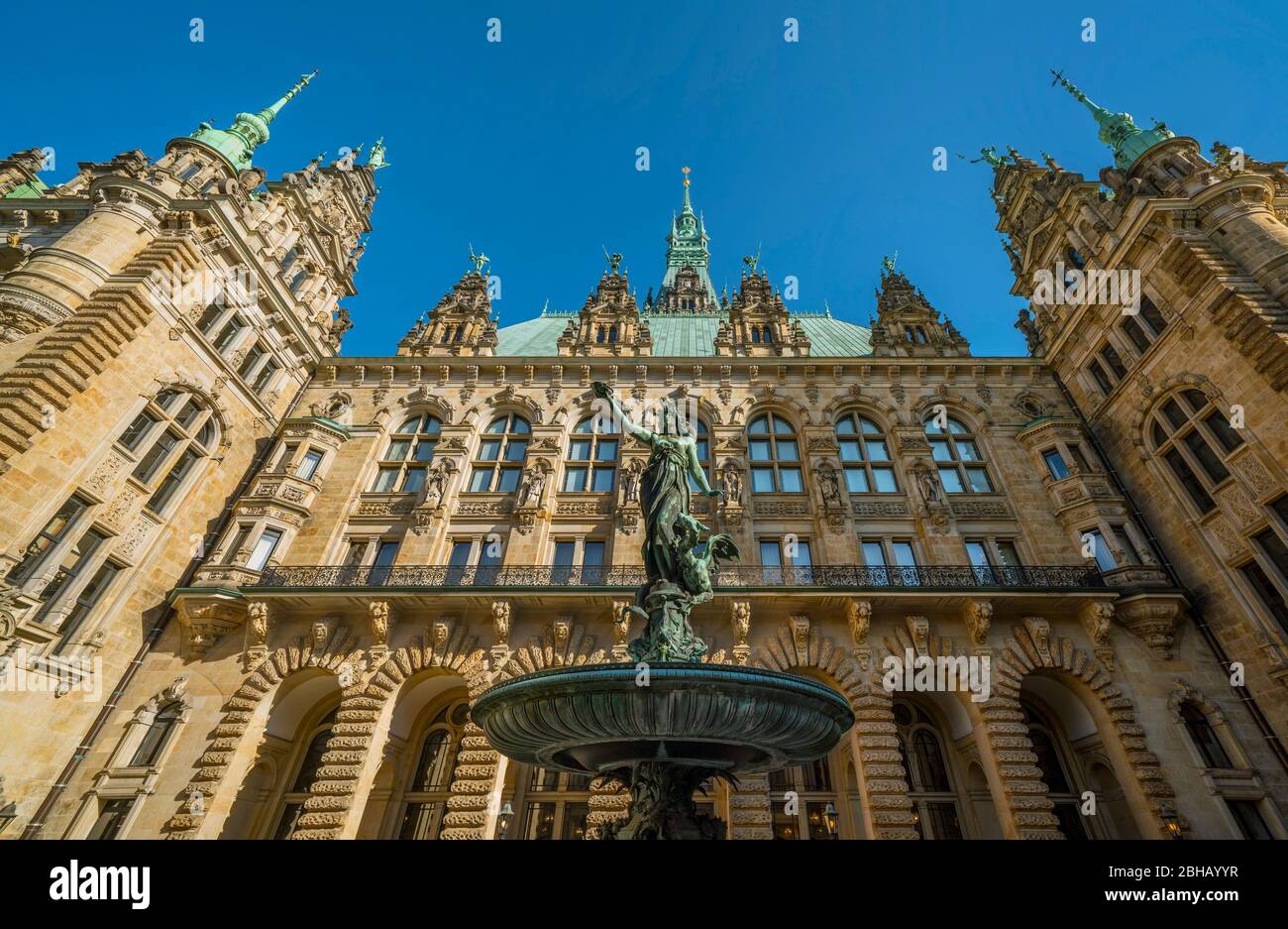 Germania, Amburgo, municipio, cortile con Hygieiabrunnen Foto Stock