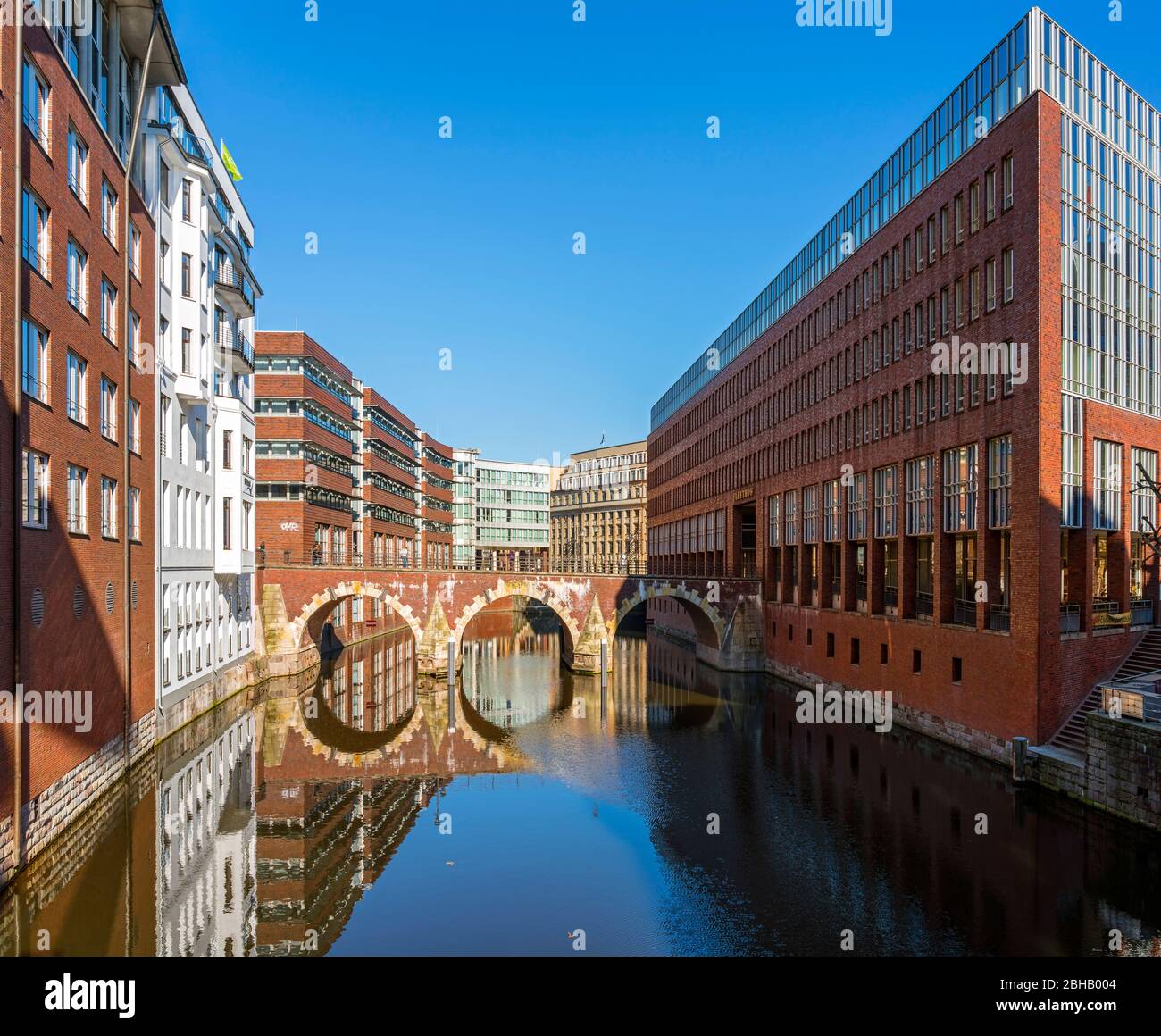 Germania, Amburgo, Bleichenfleet con Ellerntorsbrücke, proprio il Fleethof. Foto Stock