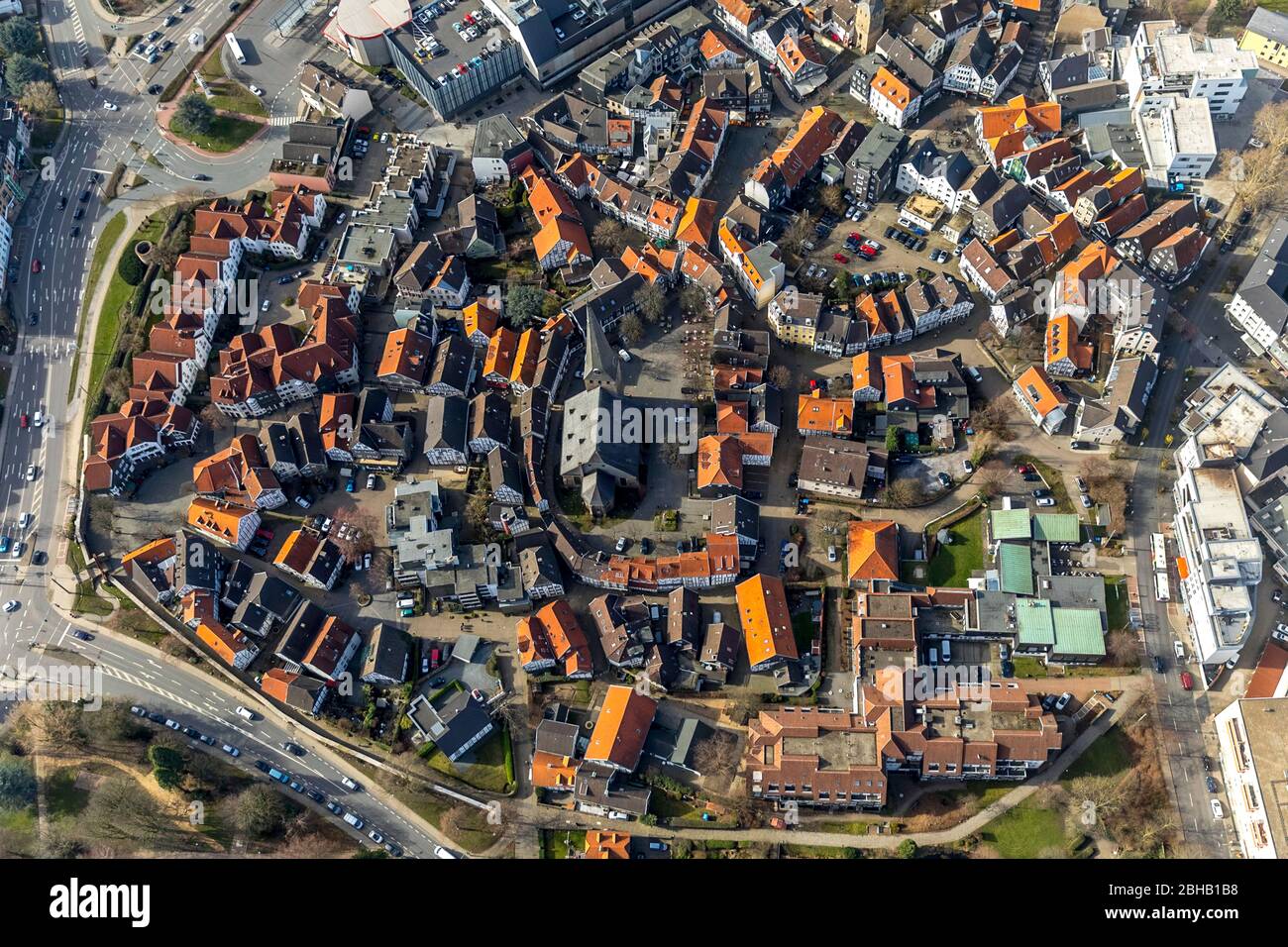 Centro storico di Hattingen, Chiesa di San Giorgio, piazza della chiesa, museo, il vecchio municipio, centro storico, città medievale, via Emsche, Hattingen, Hattingen, Ruhr area, Nord Reno-Westfalia, Germania Foto Stock