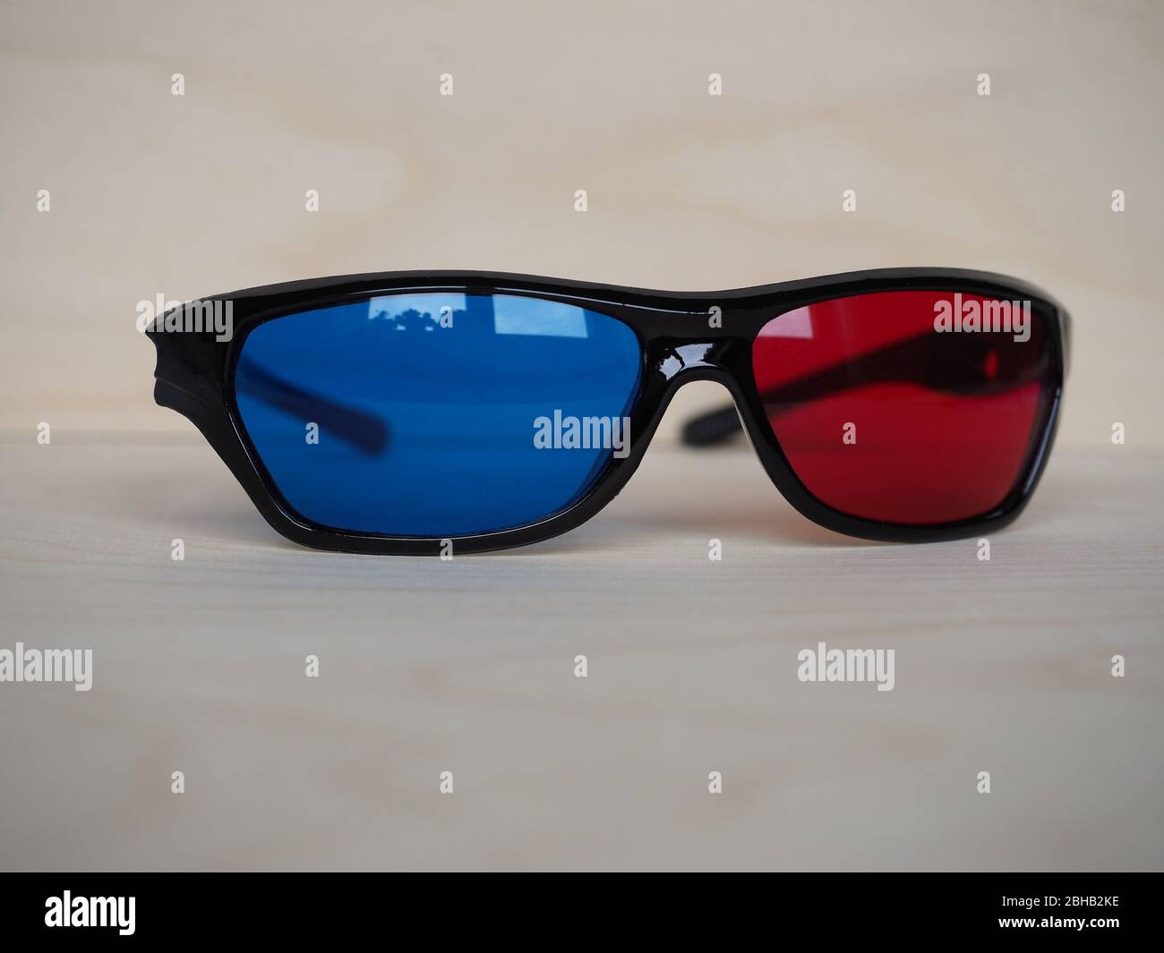 Occhiali rossi e blu per film 3D Foto Stock