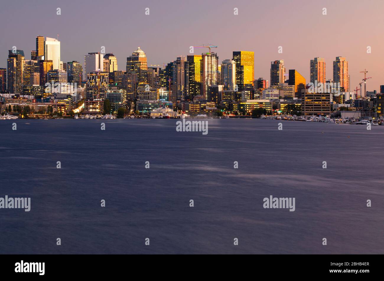 Skyline di Seattle al tramonto, Washington state, USA Foto Stock