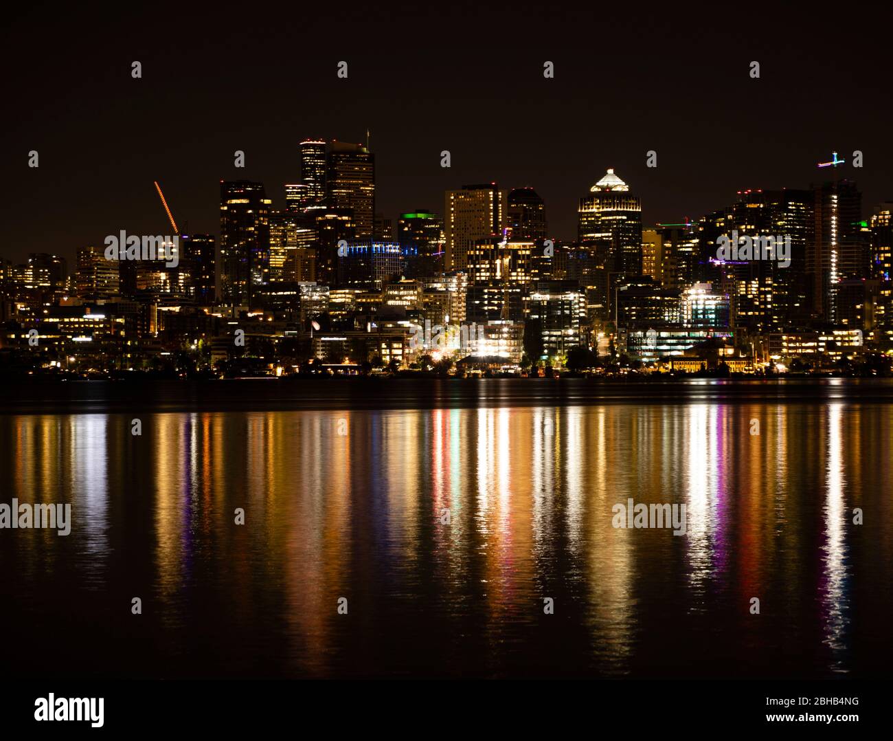 Skyline di Seattle di notte, Washington state, USA Foto Stock Skyline di Seattle di notte, Washington state, USA Foto Stock