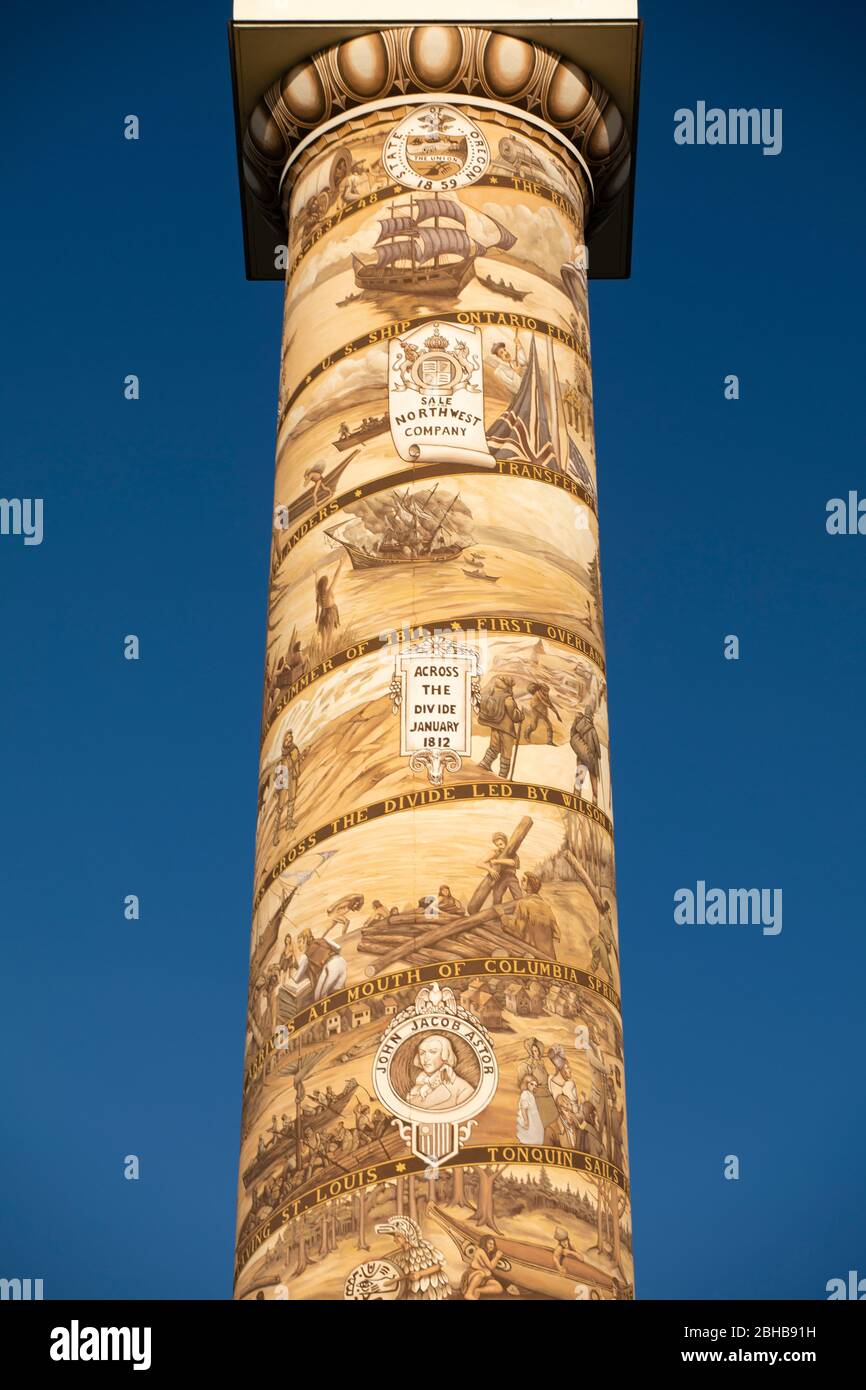 Vista su Astoria Column, Astoria, Oregon, Stati Uniti Foto Stock