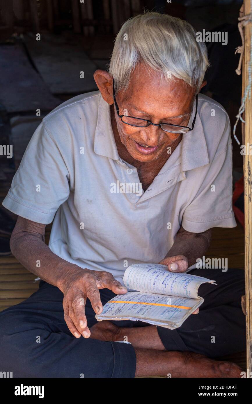 Ritratto di anziani locali nella regione di Dawei nel Myanmar meridionale Foto Stock