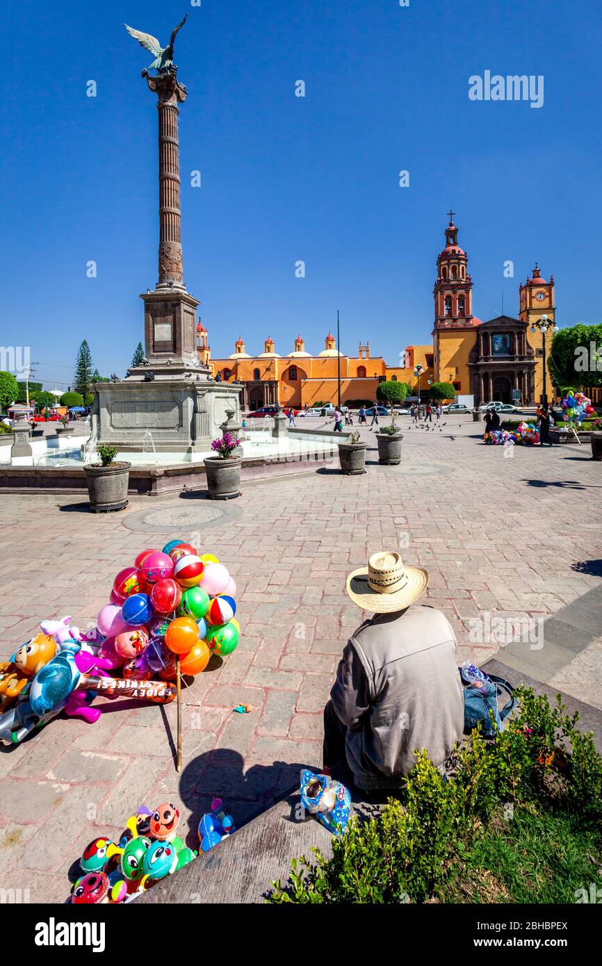 Main plaza e Parroquia de San Juan a San Juan del Rio, Queretaro, Messico. Foto Stock
