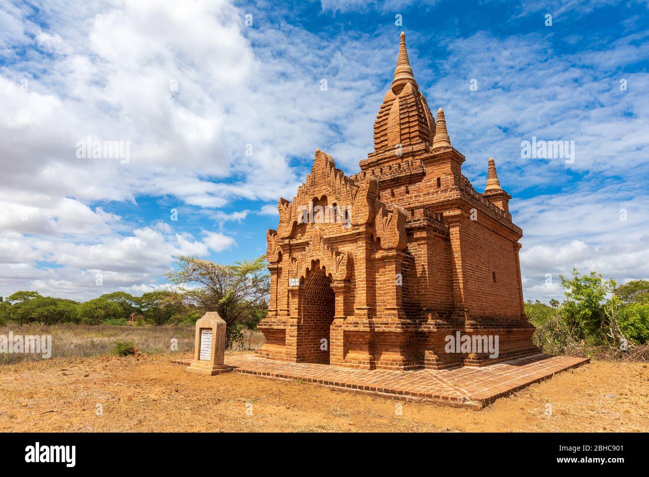 Tempio buddista pagoda. Bagan, Myanmar. Sede della più grande e densa concentrazione di religione templi buddisti, pagode, stupa e rovine nella WO Foto Stock