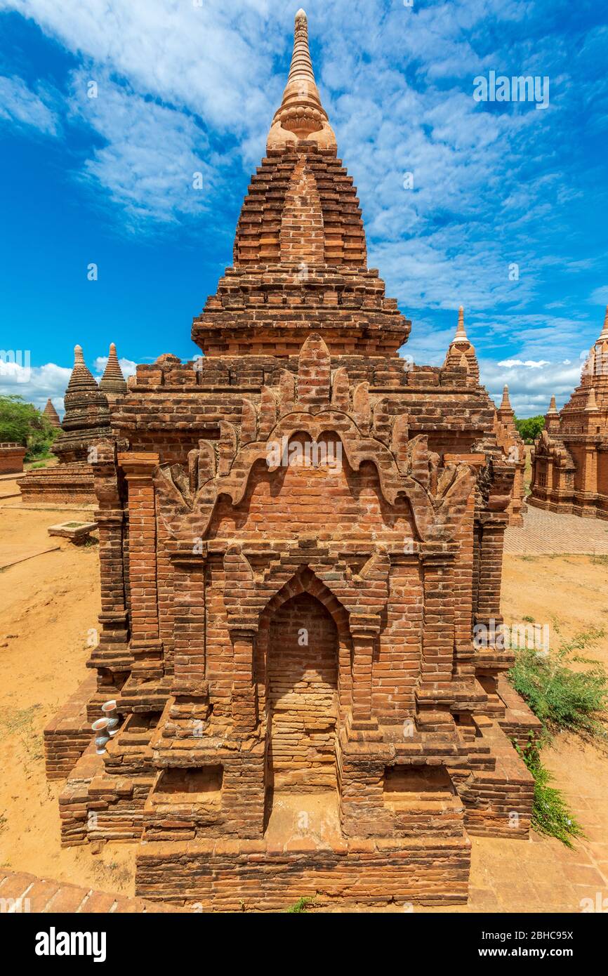 Tempio buddista pagoda. Bagan, Myanmar. Sede della più grande e densa concentrazione di religione templi buddisti, pagode, stupa e rovine nella WO Foto Stock