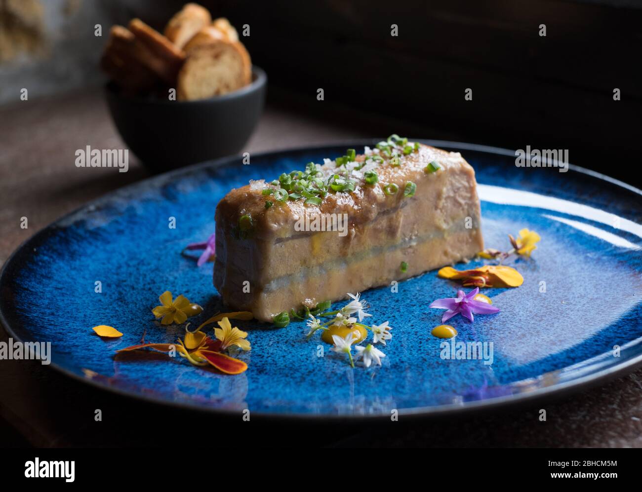 Antipasto terrina a Casa Pedro, nel villaggio di San Juan de Parres, vicino Cangas de Onís, Asturie, Spagna settentrionale Foto Stock