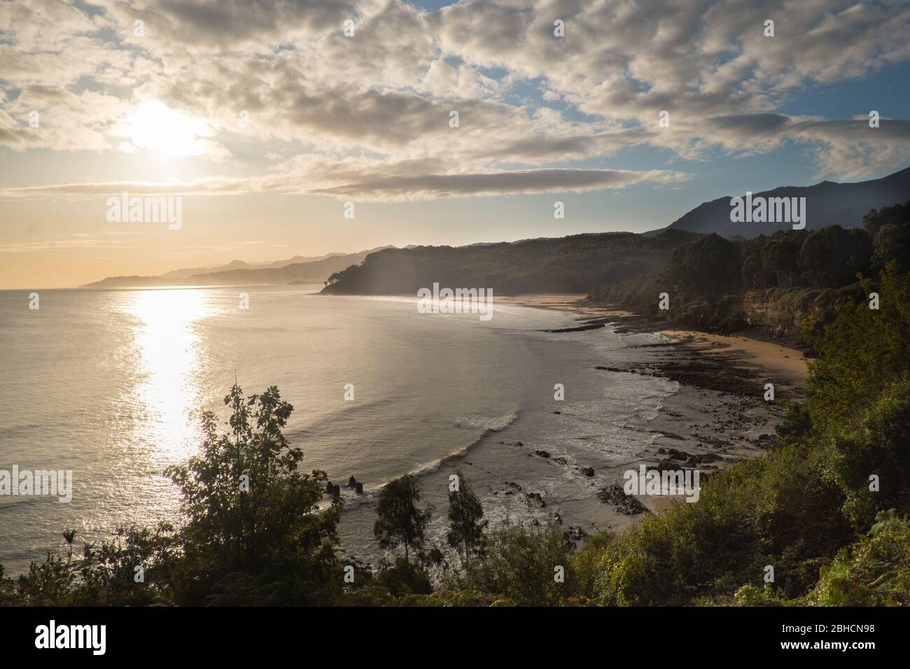 Luarca all'alba, Asturie, Spagna settentrionale Foto Stock
