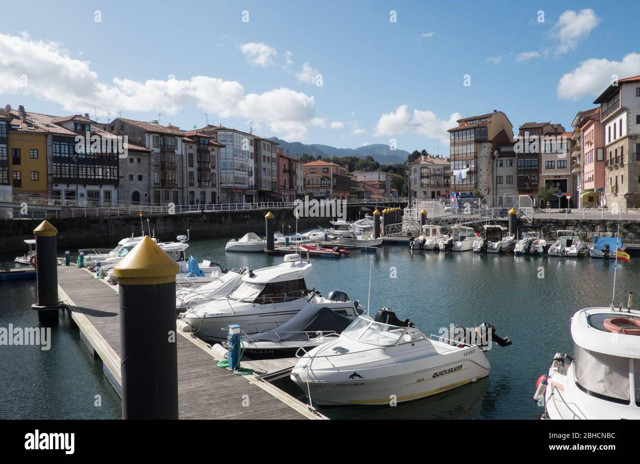 Porto interno di Llanes, Asturie, Spagna settentrionale Foto Stock
