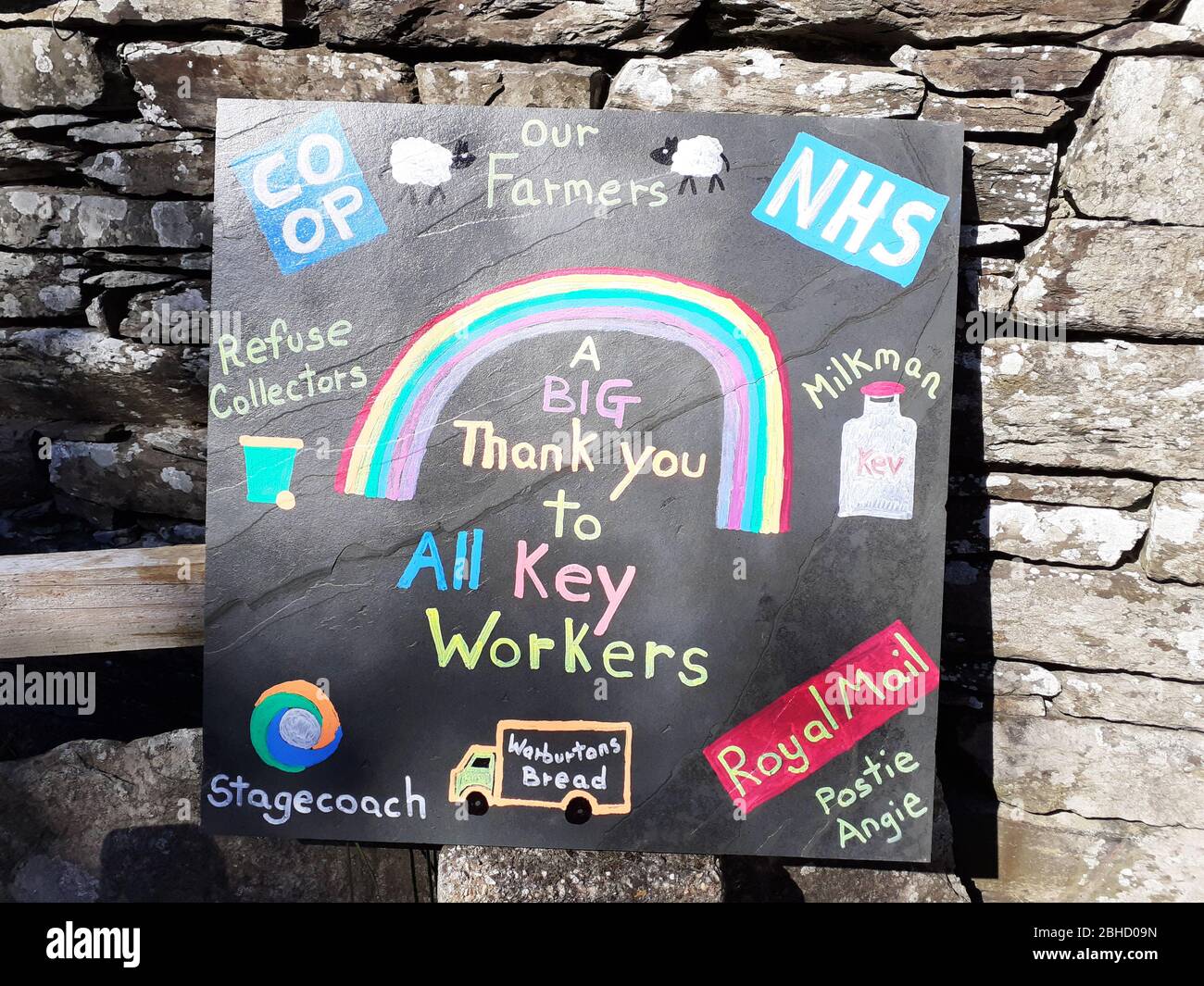 Un segno di gratitudine ai lavoratori chiave a Outgate, Lake District, Regno Unito. Foto Stock