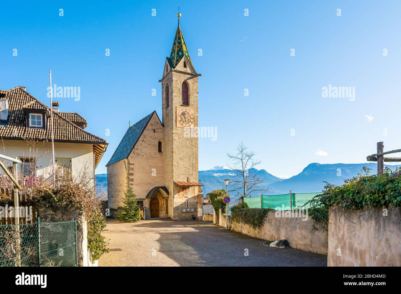 Chiesa di San Vigilio a Castelvecchio, Caldaro in Alto Adige, Italia settentrionale, Europa. Chiesa in stile gotico Foto Stock