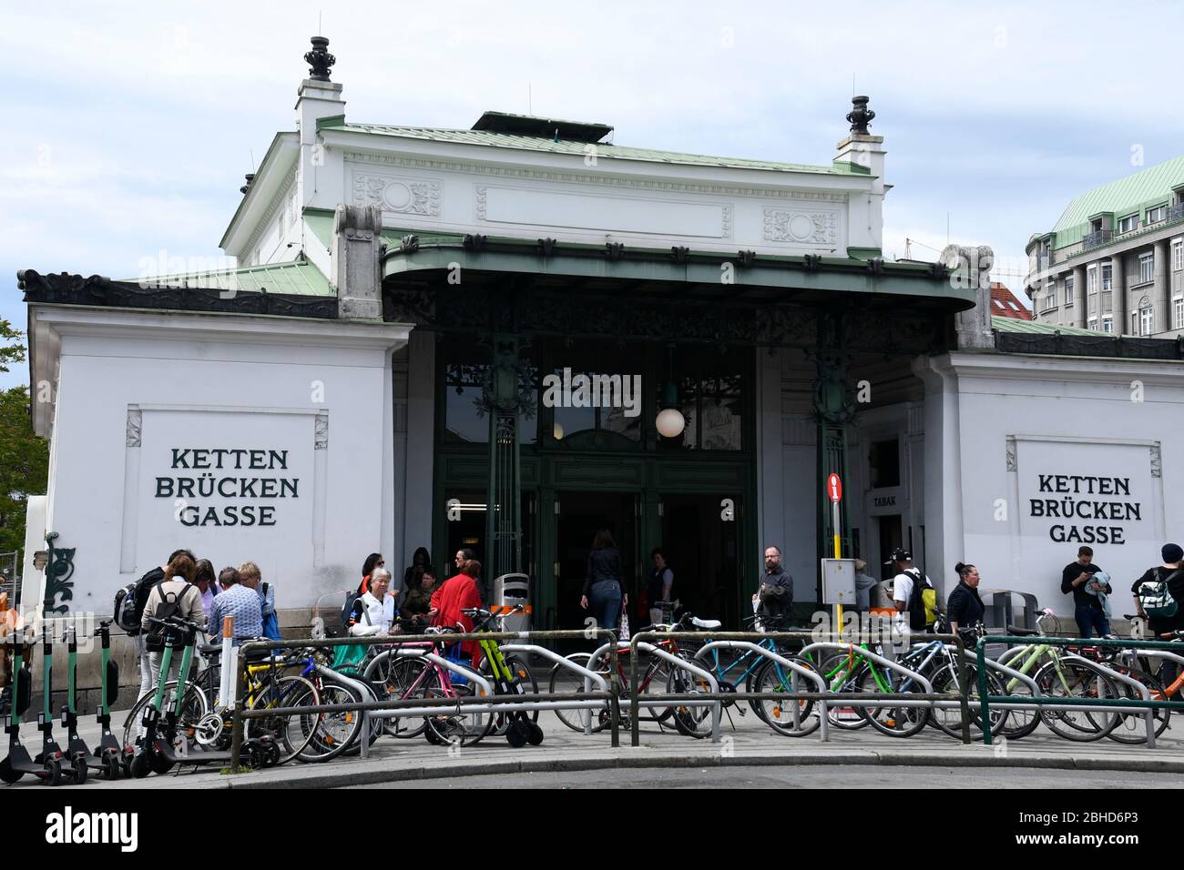 Vienna, Austria. Stazione della metropolitana Kettenbrückengasse a Vienna Foto Stock