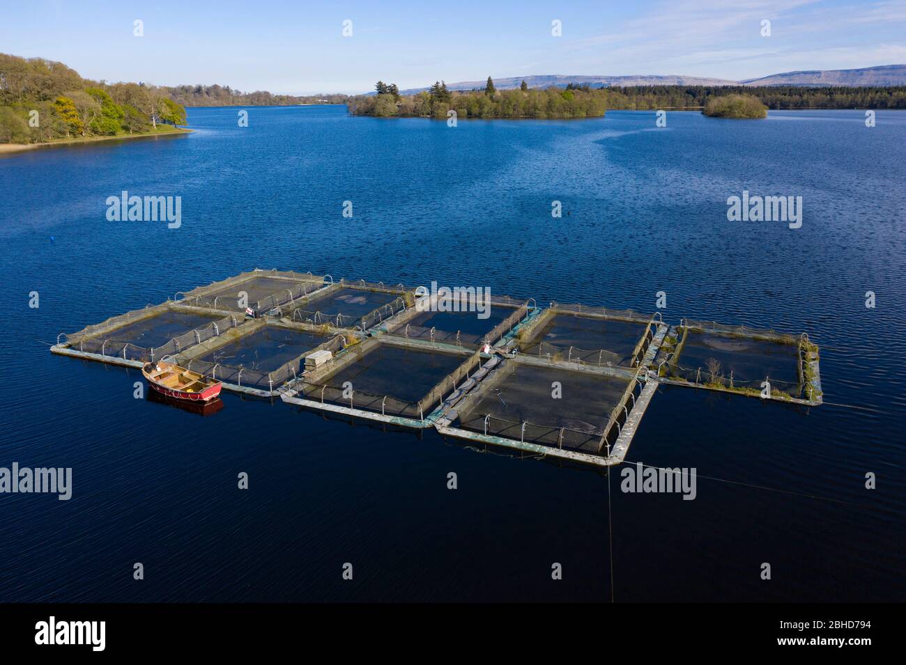 Piccola fattoria di pesce sul Lago di Menteith, Stirlingshire, Scozia, Regno Unito Foto Stock
