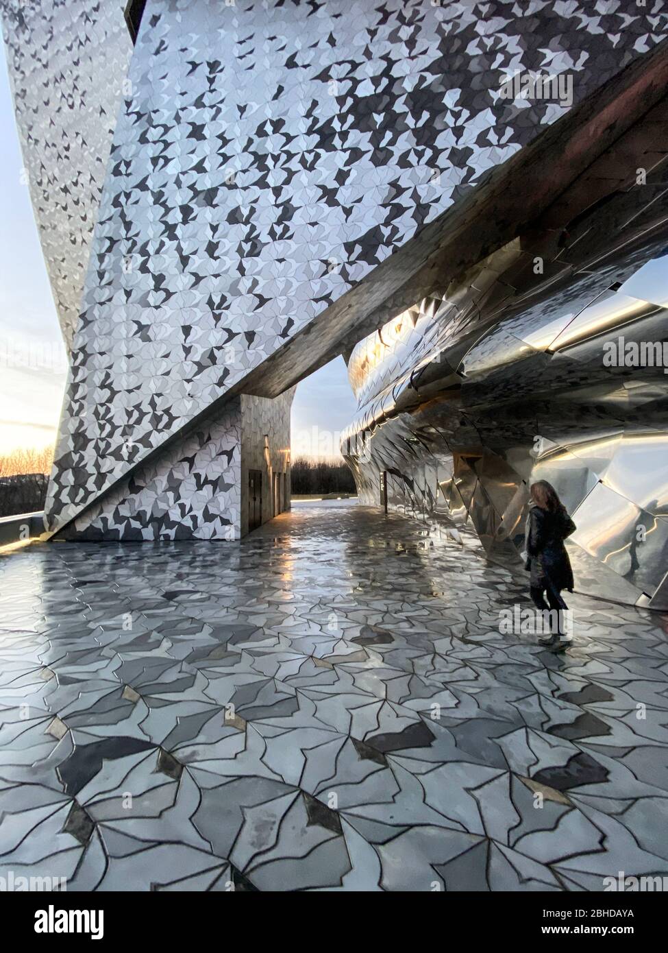 Parigi, Francia - 1 aprile 2020: Philharmonie de Paris. Progettato da Jean Nouvel. Foto Stock