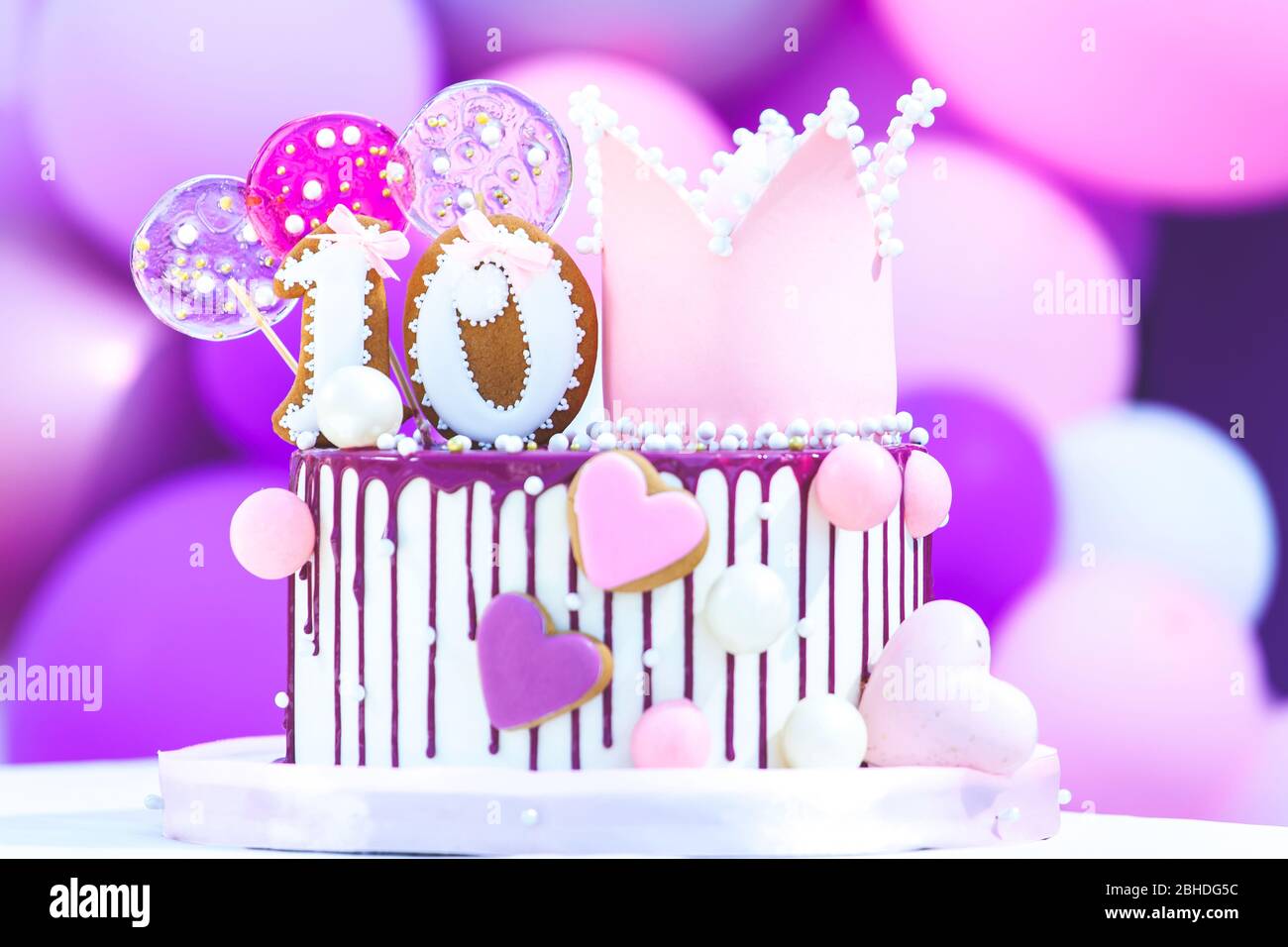 torta di compleanno o anniversario per 10 anni Foto stock - Alamy