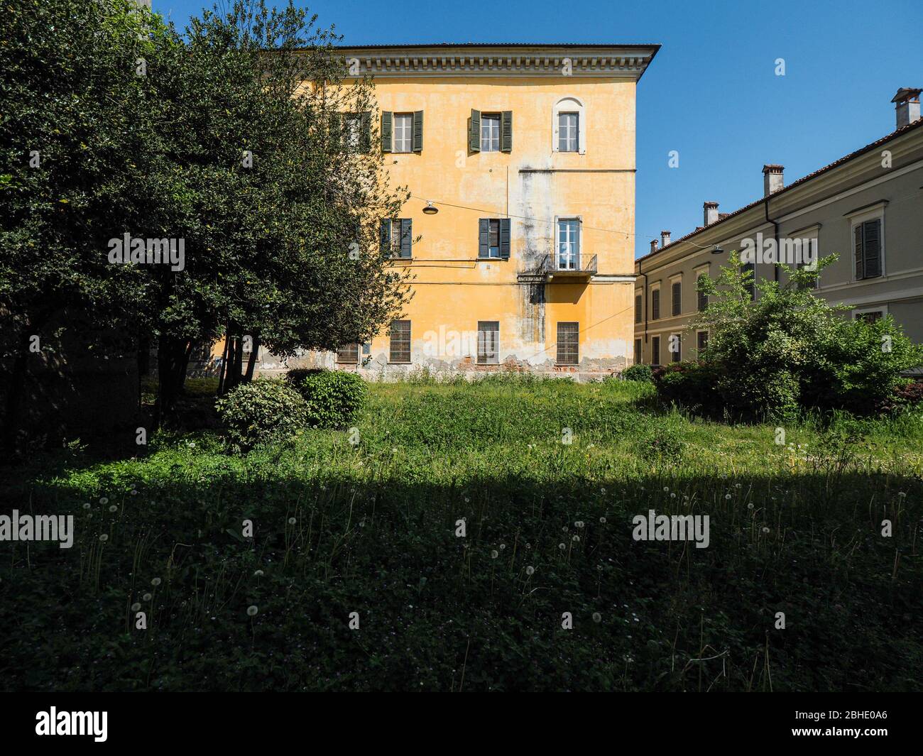 Cremona, Lombardia, Italia - 25 aprile 2020 - deserte città paesaggi nel centro e la vita quotidiana della città durante lo scoppio coronavirus città di chiusura Foto Stock