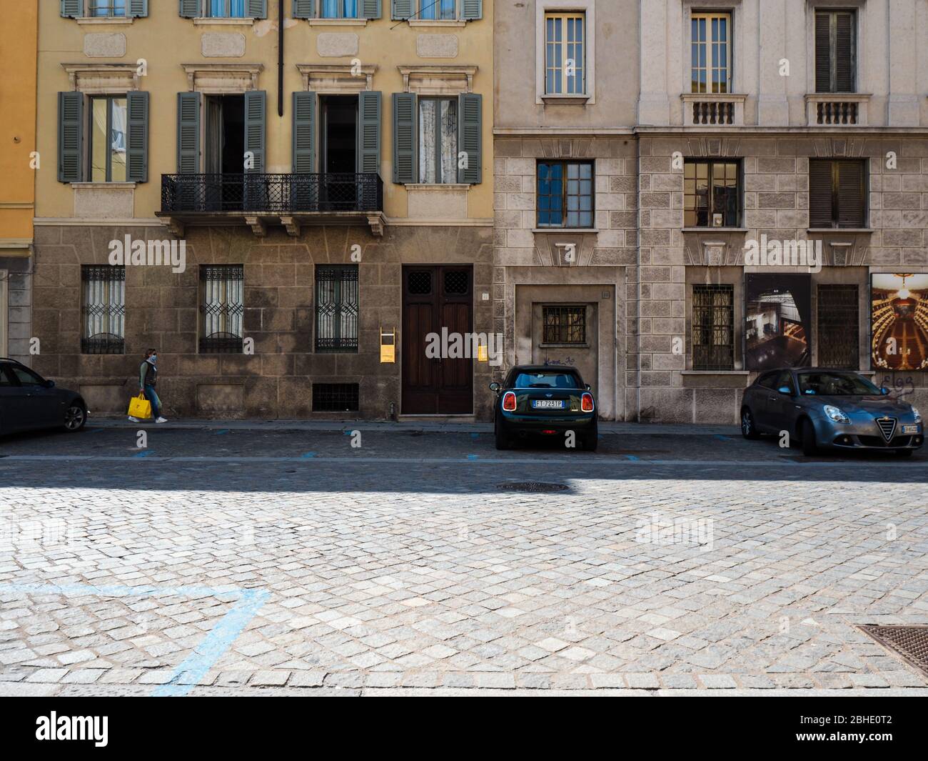 Cremona, Lombardia, Italia - 25 aprile 2020 - deserte città paesaggi nel centro e la vita quotidiana della città durante lo scoppio coronavirus città di chiusura Foto Stock