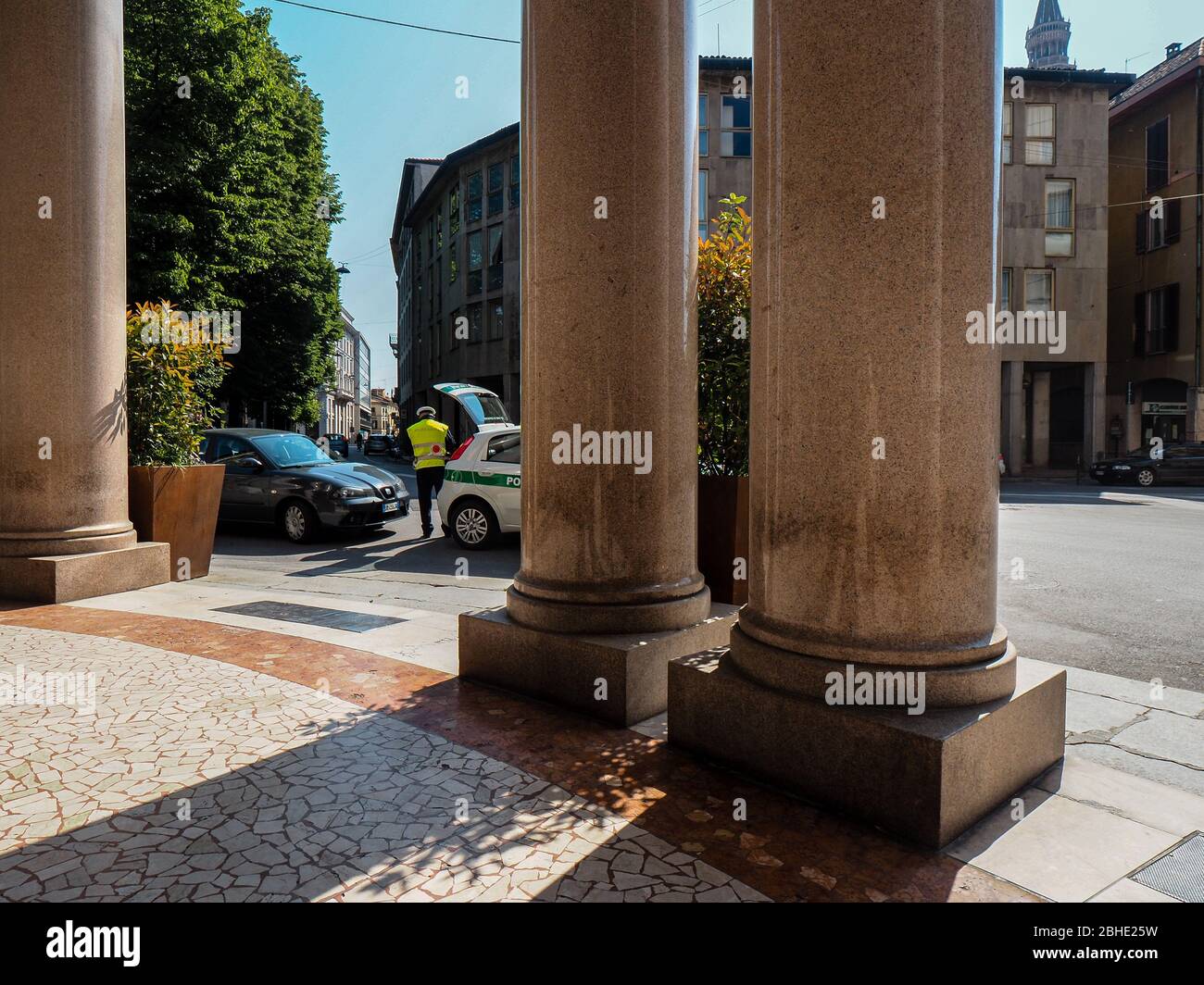Cremona, Lombardia, Italia - 25 aprile 2020 - deserte città paesaggi nel centro e la vita quotidiana della città durante lo scoppio coronavirus città di chiusura Foto Stock