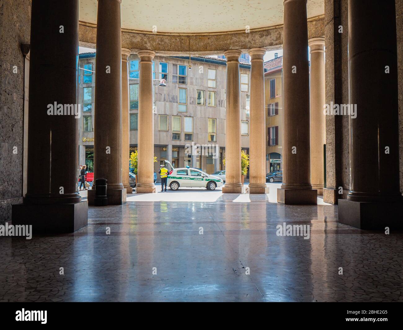 Cremona, Lombardia, Italia - 25 aprile 2020 - deserte città paesaggi nel centro e la vita quotidiana della città durante lo scoppio coronavirus città di chiusura Foto Stock