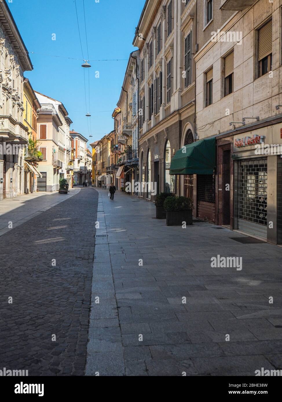 Cremona, Lombardia, Italia - 25 aprile 2020 - deserte città paesaggi nel centro e la vita quotidiana della città durante lo scoppio coronavirus città di chiusura Foto Stock