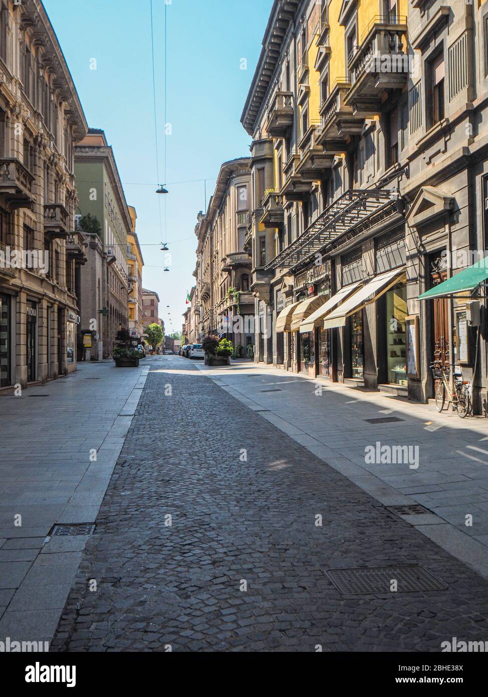 Cremona, Lombardia, Italia - 25 aprile 2020 - deserte città paesaggi nel centro e la vita quotidiana della città durante lo scoppio coronavirus città di chiusura Foto Stock