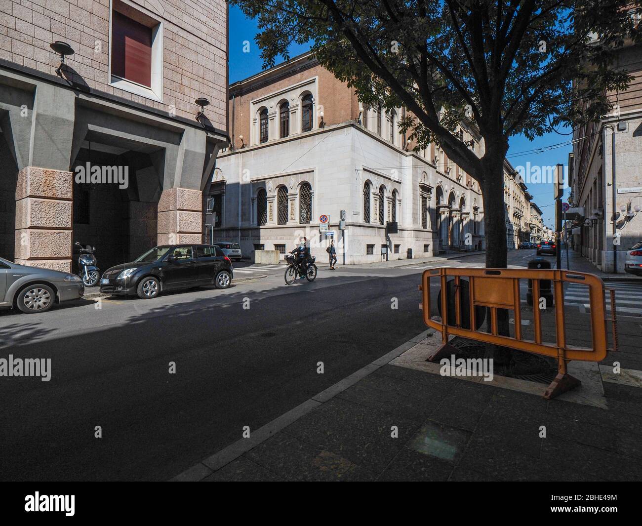 Cremona, Lombardia, Italia - 25 aprile 2020 - deserte città paesaggi nel centro e la vita quotidiana della città durante lo scoppio coronavirus città di chiusura Foto Stock