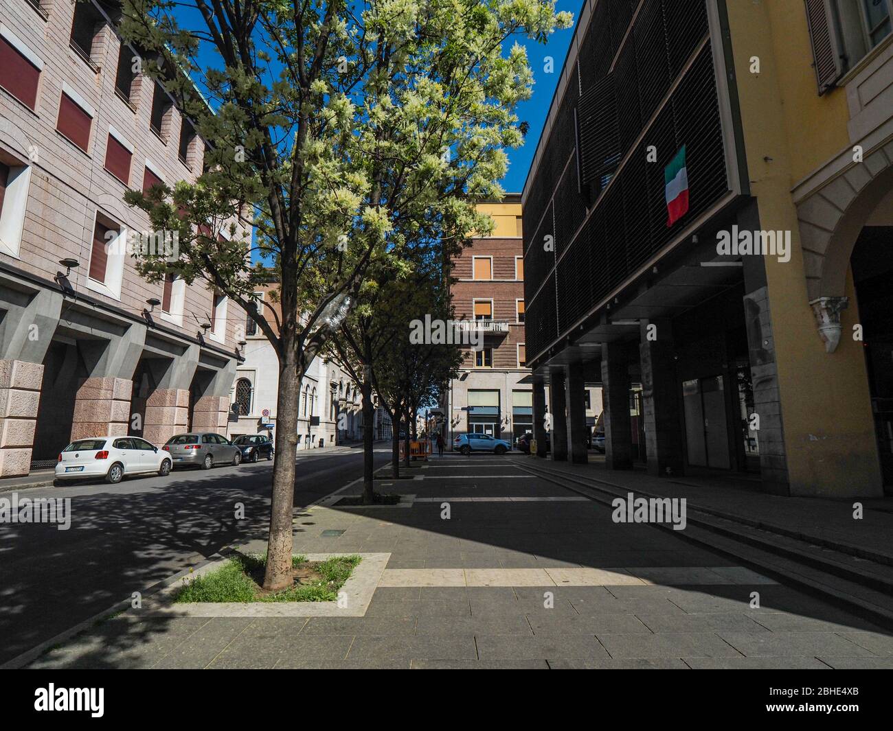 Cremona, Lombardia, Italia - 25 aprile 2020 - deserte città paesaggi nel centro e la vita quotidiana della città durante lo scoppio coronavirus città di chiusura Foto Stock