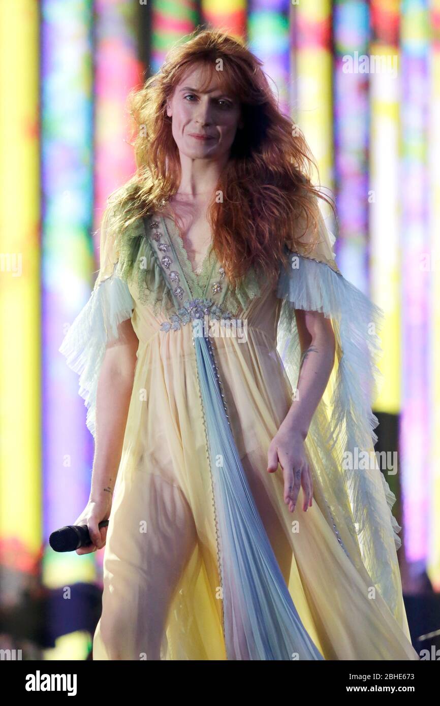 Florence Welch di Firenze + la macchina esegue sul palco come Barclaycard presente British Summer Time Hyde Park a sabato 13 luglio 2019. Foto Stock