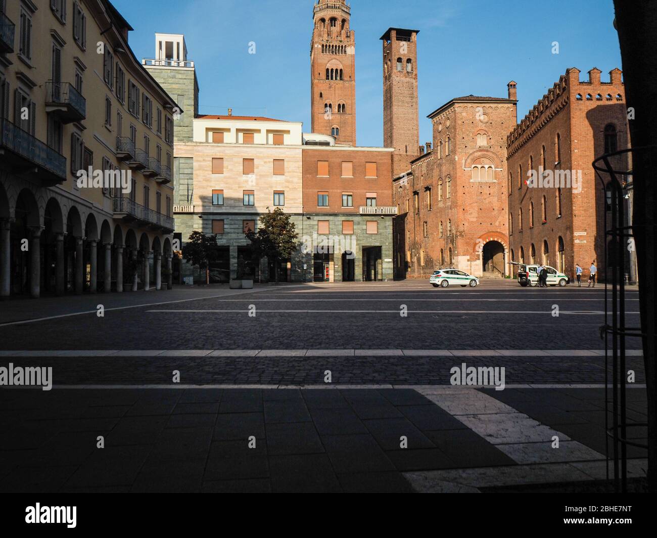 Cremona, Lombardia, Italia - 25 aprile 2020 - deserte città paesaggi nel centro e la vita quotidiana della città durante lo scoppio coronavirus città di chiusura Foto Stock