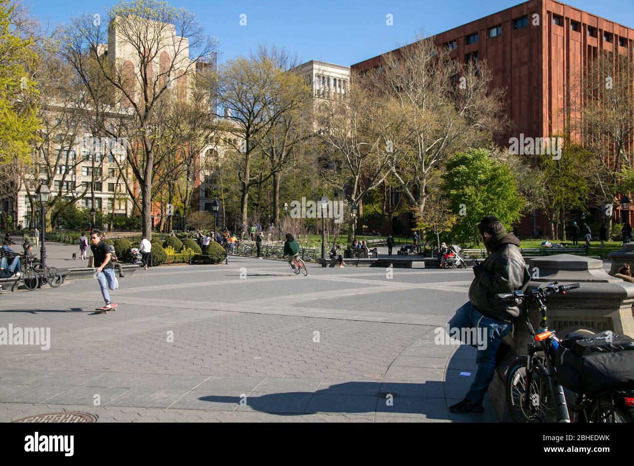 Persone a Washington Square Park, New York. Foto Stock